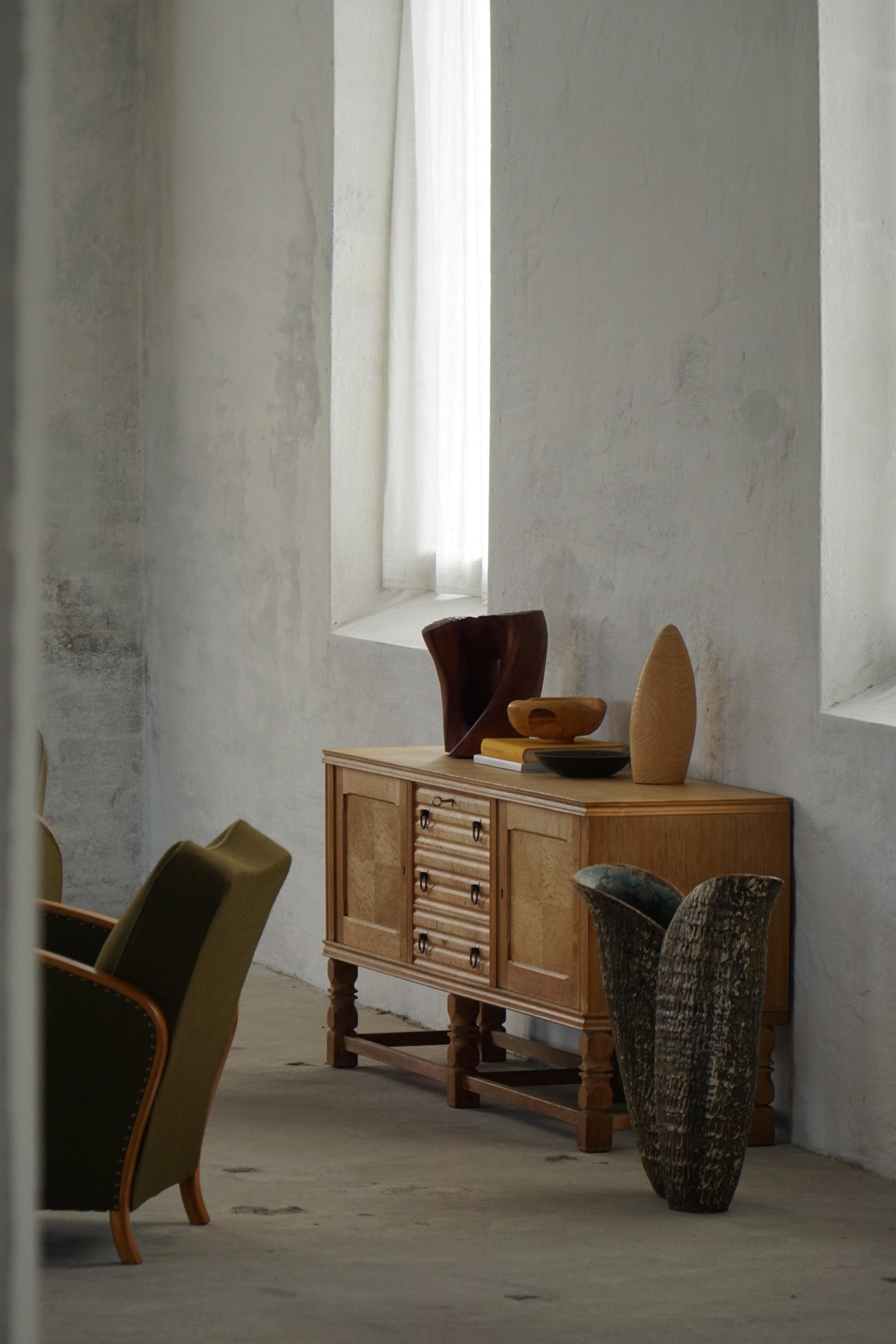Intagliato a mano Danish Mid Century Modern, Low Rectangular Brutalist Sideboard in Oak, 1950s in vendita