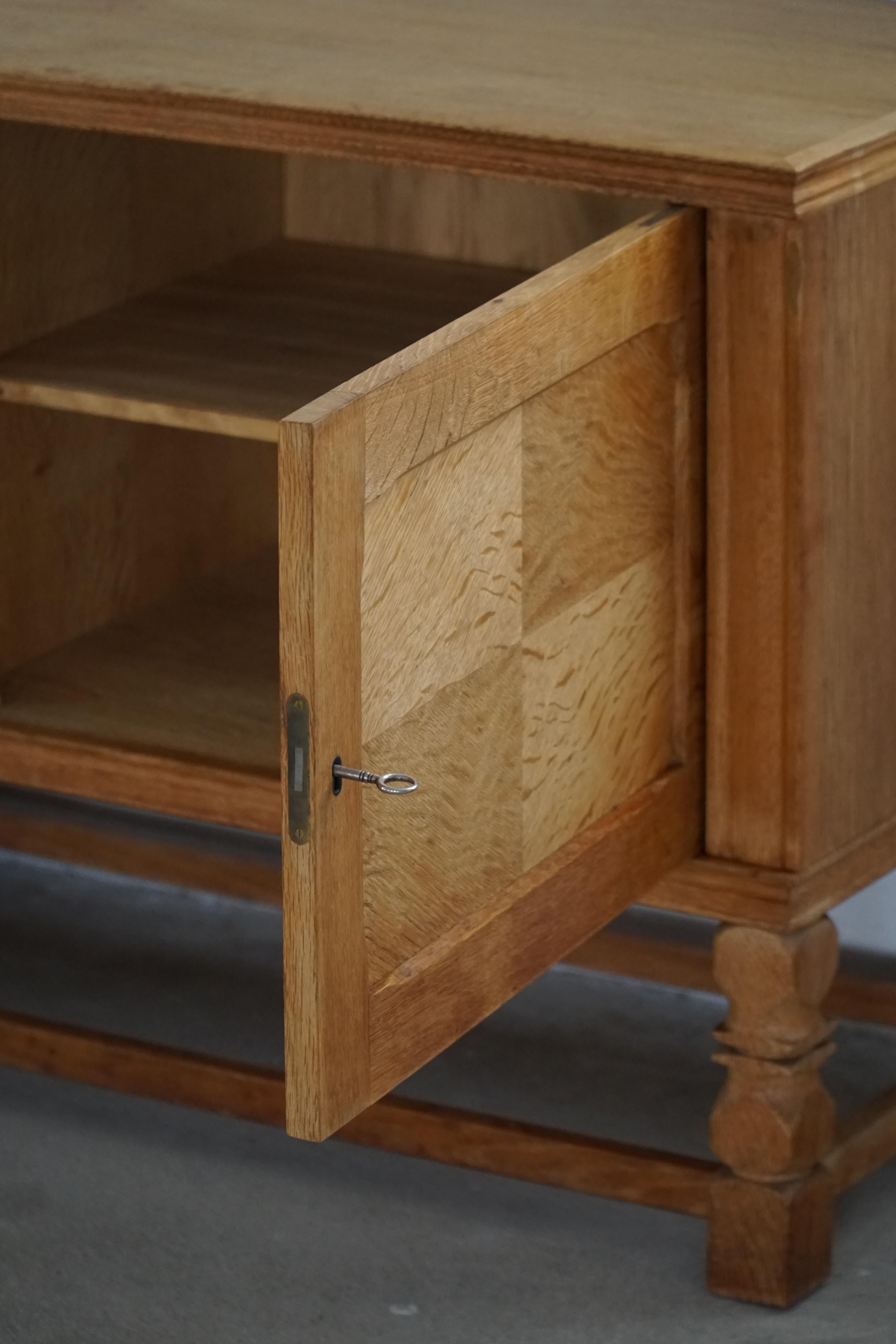 Danish Mid Century Modern, Low Rectangular Brutalist Sideboard in Oak, 1950s in vendita 1