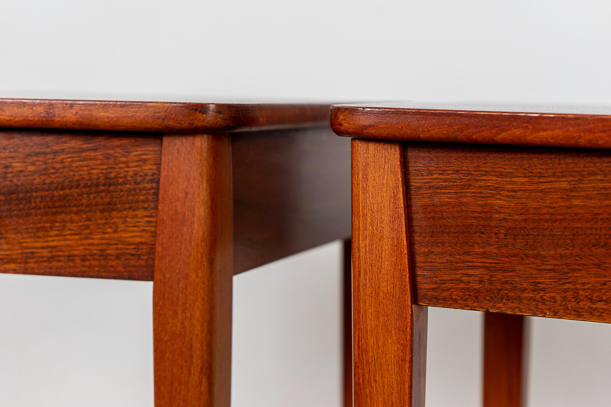 Danish Mid-Century Modern Mahogany Bedside Table Pair In Good Condition For Sale In VANCOUVER, CA