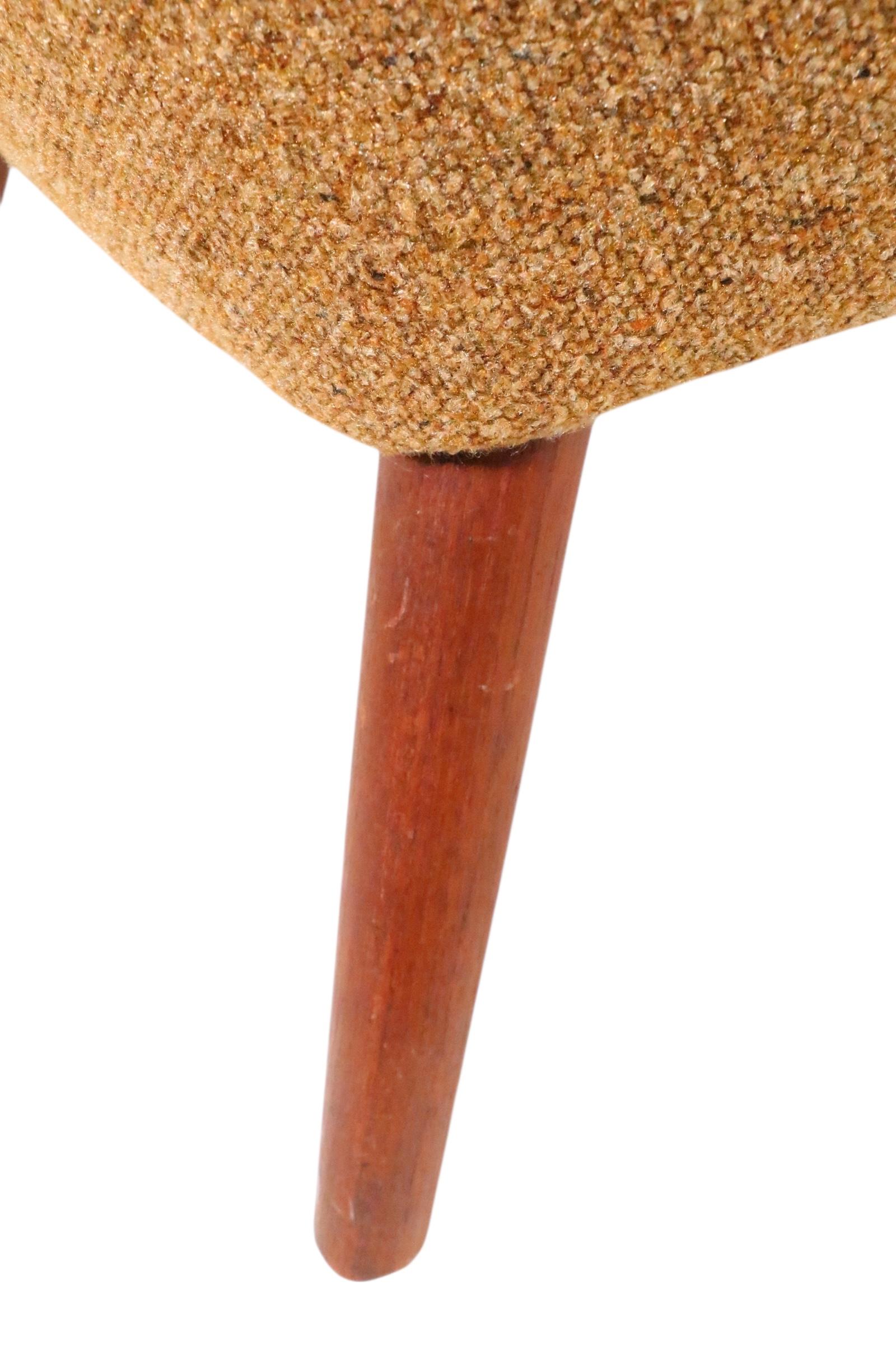 Chaise danoise moderne du milieu du siècle Mama Bear AP-27 conçue par Hans Wegner en vente 8