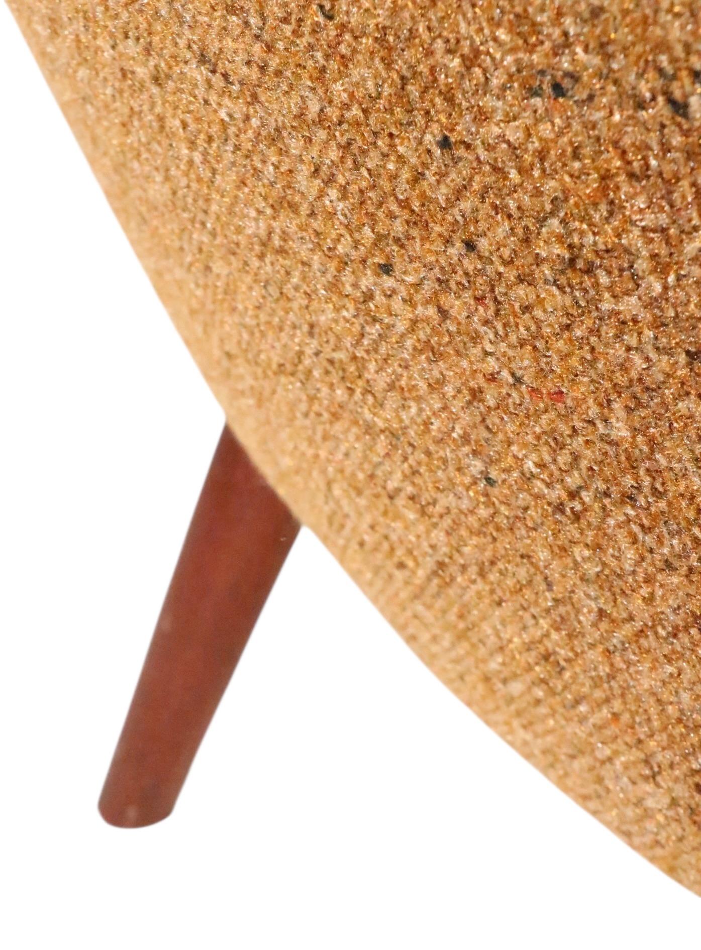 Chaise danoise moderne du milieu du siècle Mama Bear AP-27 conçue par Hans Wegner en vente 9