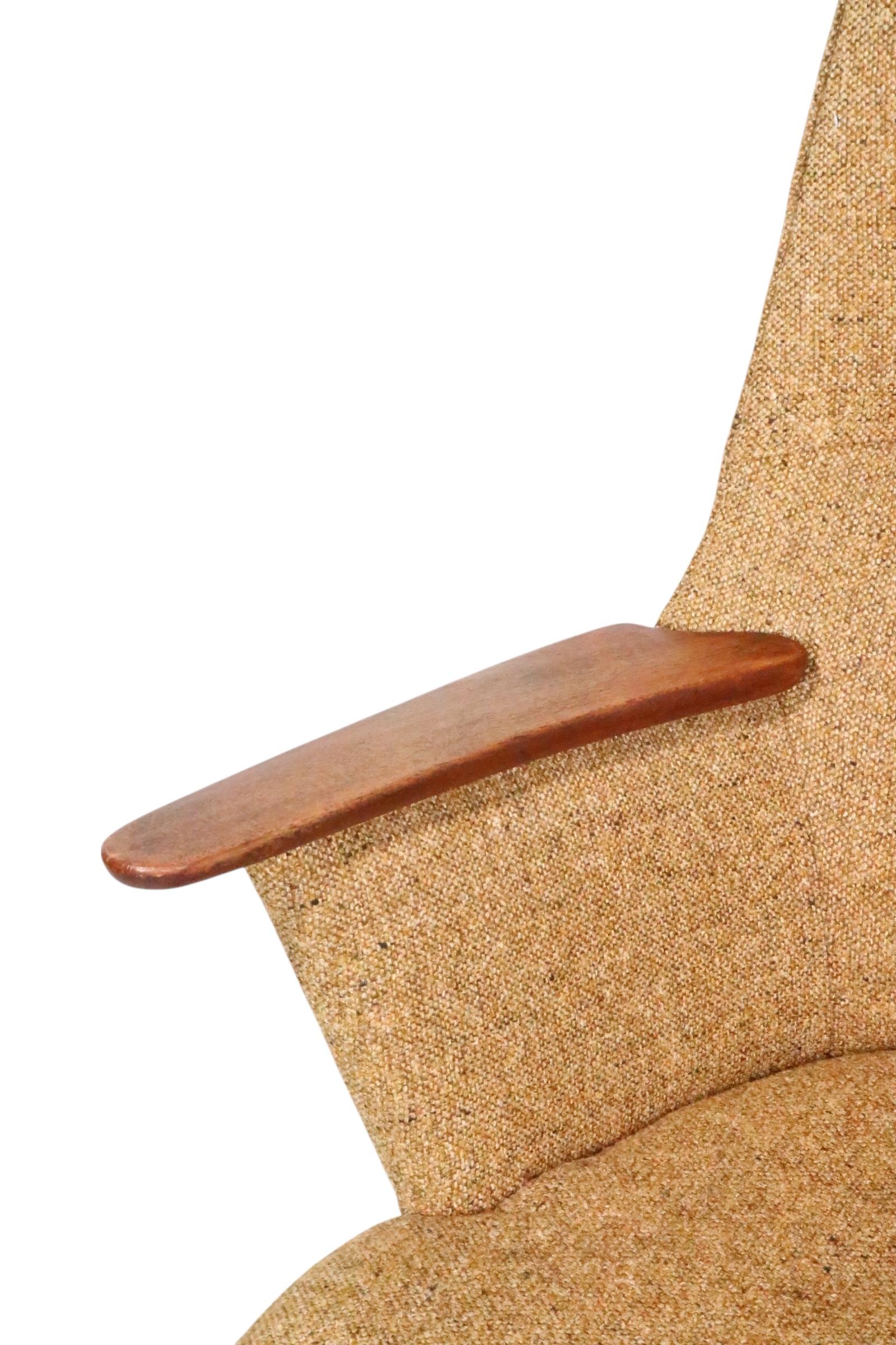 Chaise danoise moderne du milieu du siècle Mama Bear AP-27 conçue par Hans Wegner en vente 11