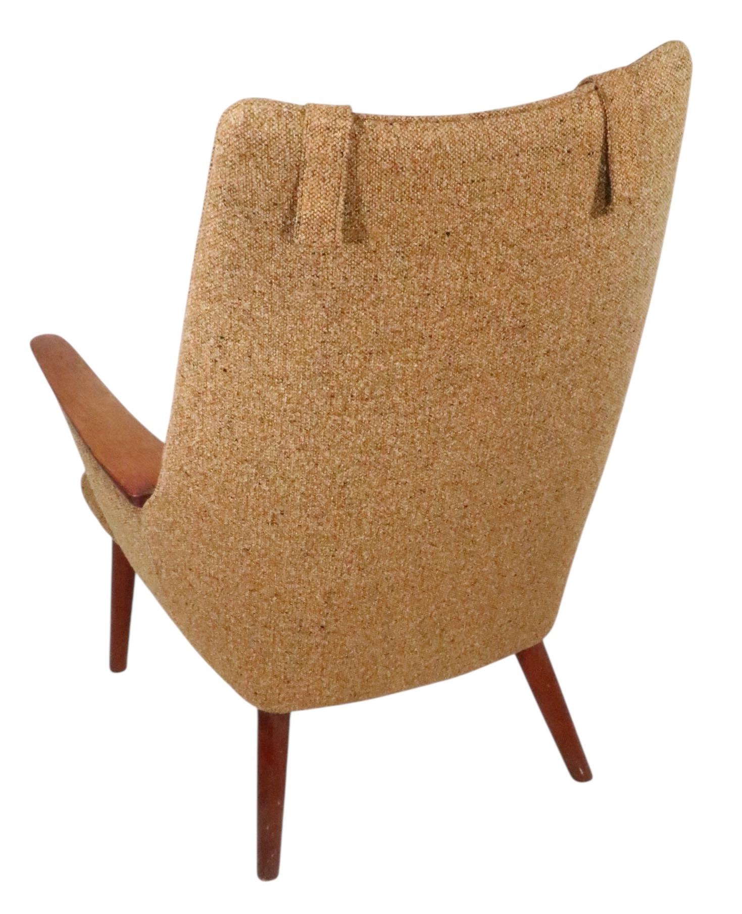 Chaise danoise moderne du milieu du siècle Mama Bear AP-27 conçue par Hans Wegner en vente 2