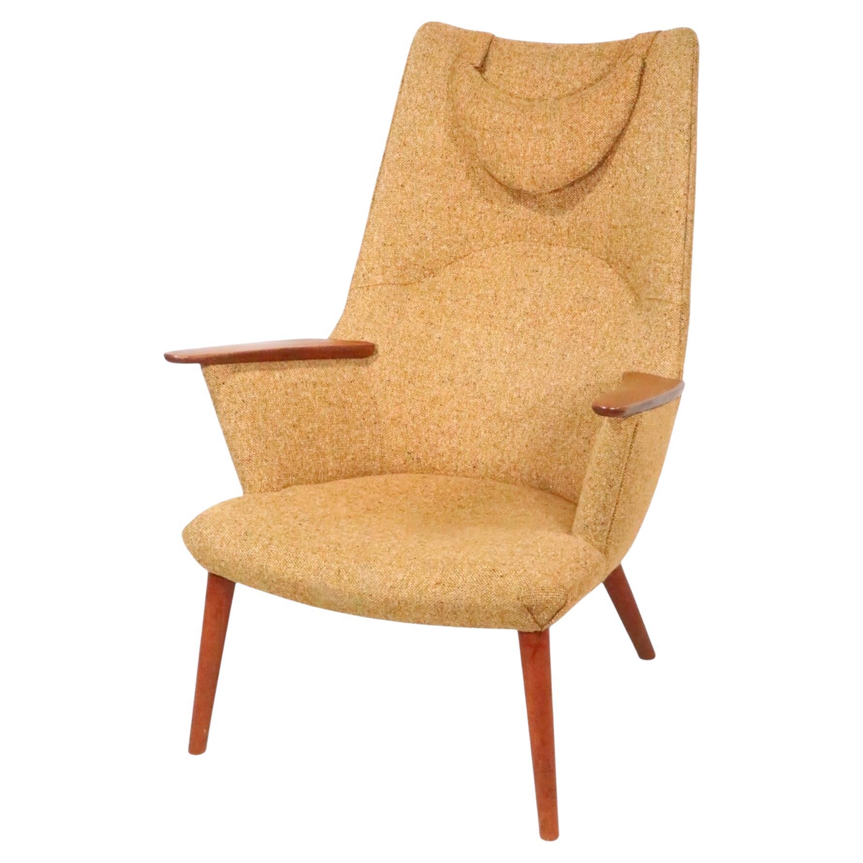 Chaise danoise moderne du milieu du siècle Mama Bear AP-27 conçue par Hans Wegner en vente