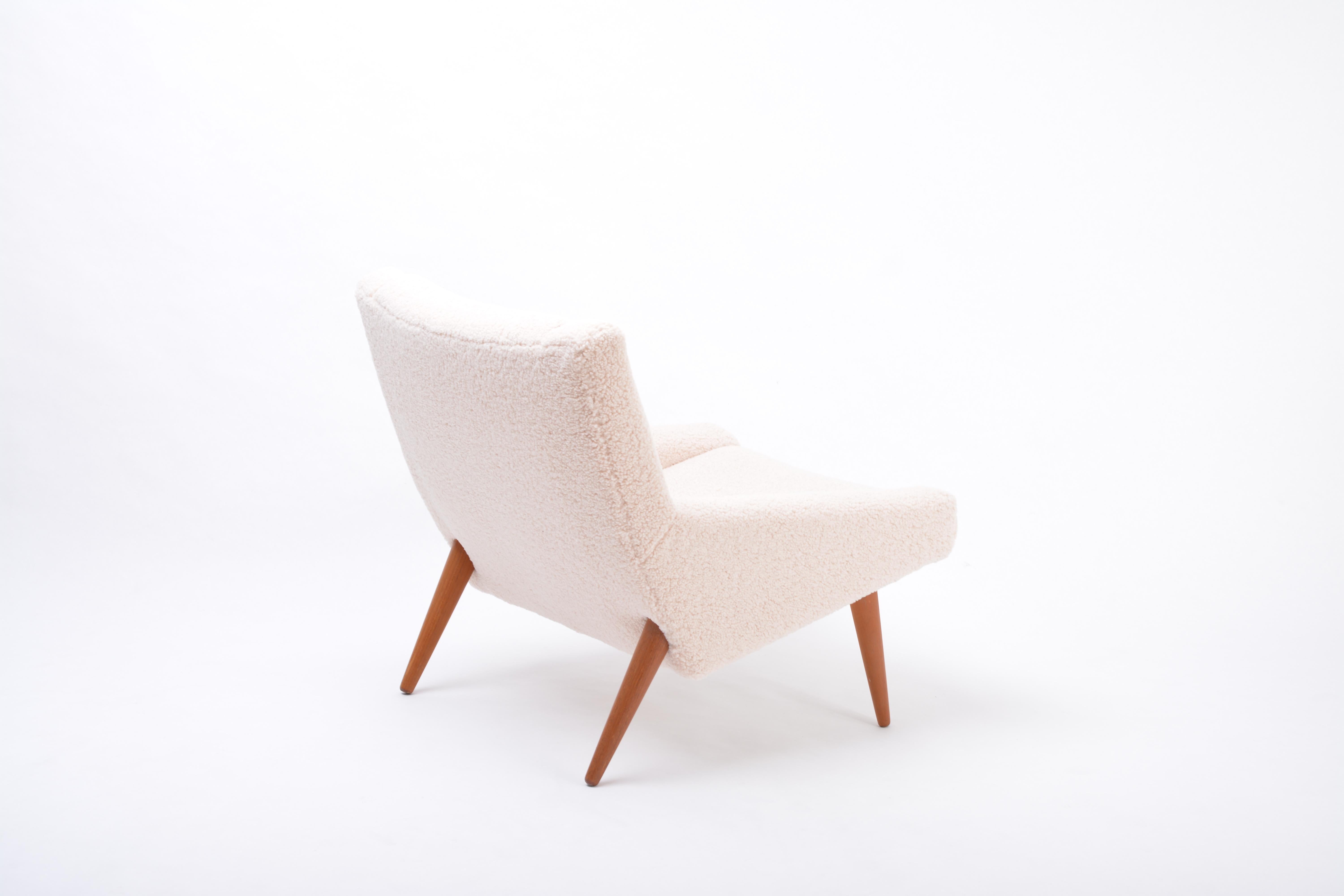 Danish Mid-Century Modern Model 50 Chair by Illum Wikkelsø in Teddy Fur In Good Condition In Berlin, DE