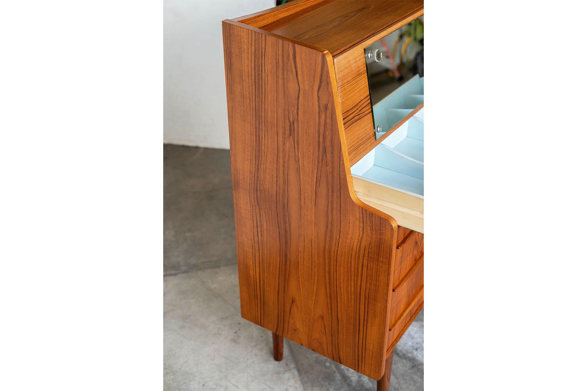 Dänische Mid-Century Modern  Multifunktionaler Sekretär mit Hidden Desk & Vanity 5
