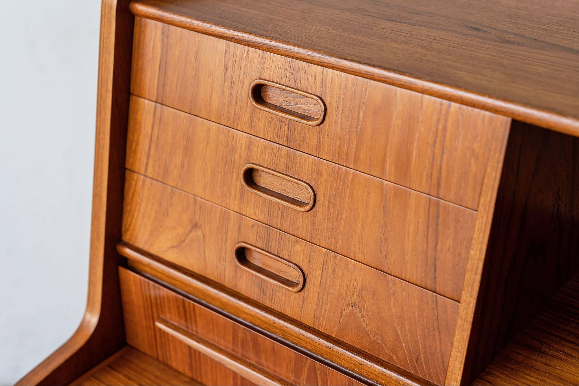 Dänische Mid-Century Modern  Multifunktionaler Sekretär mit Hidden Desk & Vanity 6