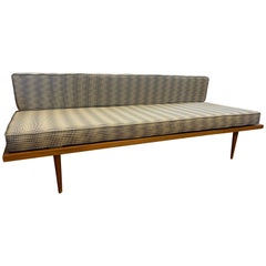 Canapé Loveseat danois moderne du milieu du siècle:: nouvellement rembourré:: en tissu Herman Miller