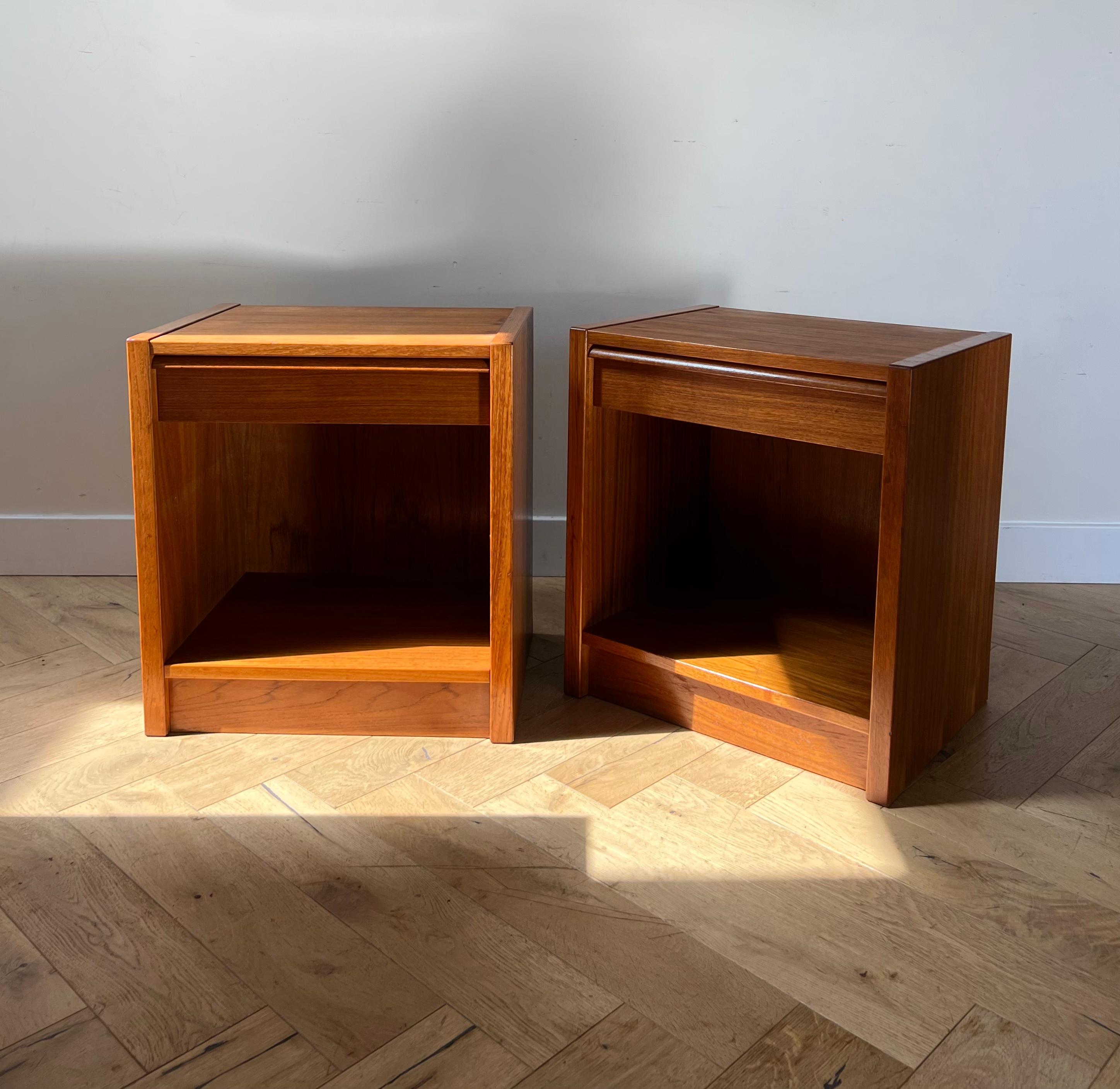 A park of Danish mid century nightstands in teak by Jesper, circa early 1960s. Made in Denmark. Each with original maker’s label on verso. Each with a drawer that pulls out. Minimal signs of wear consistent with age but no glaring flaws. Pick up in