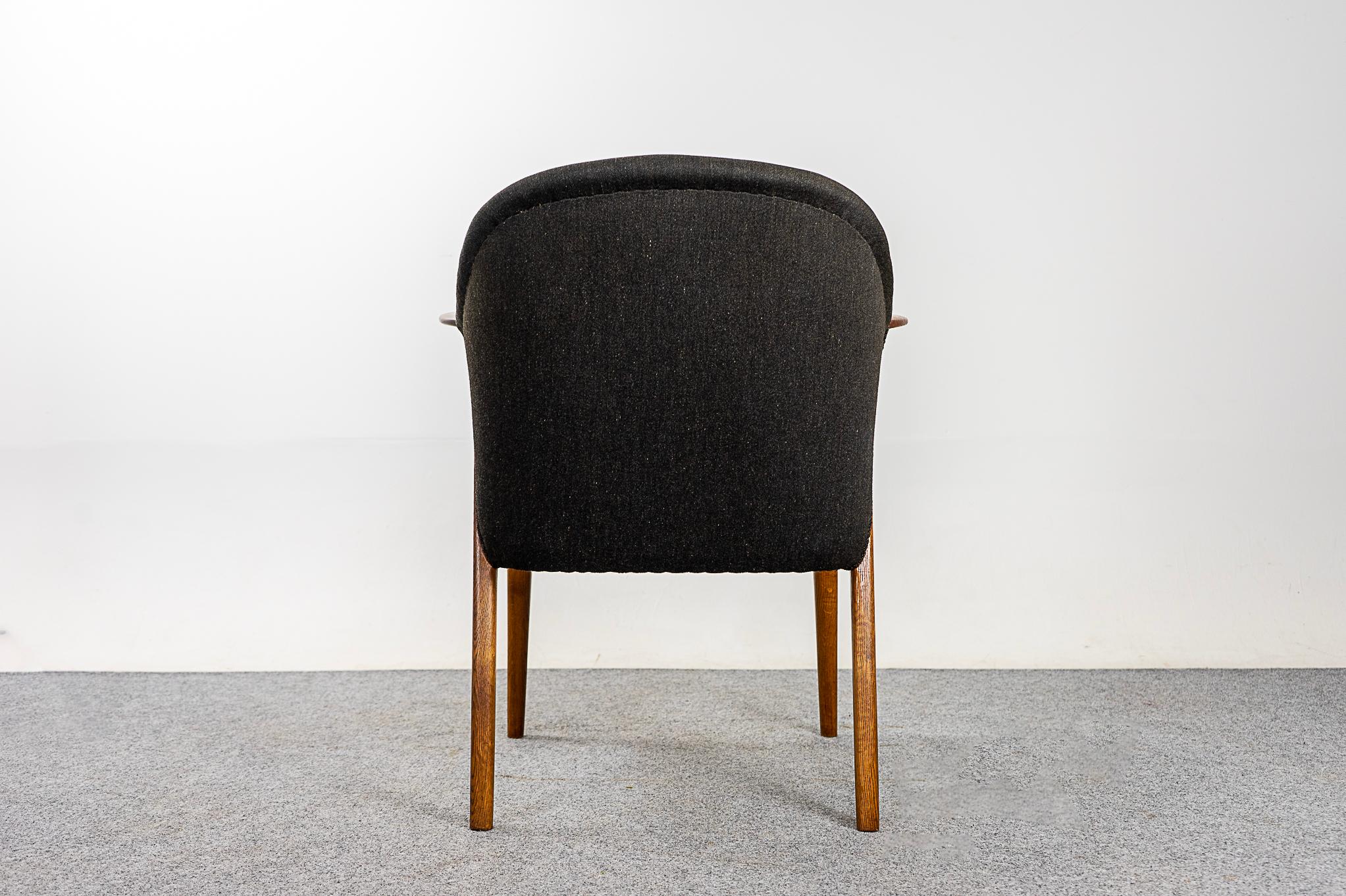 Danish Mid-Century Modern Oak Armchair For Sale 4