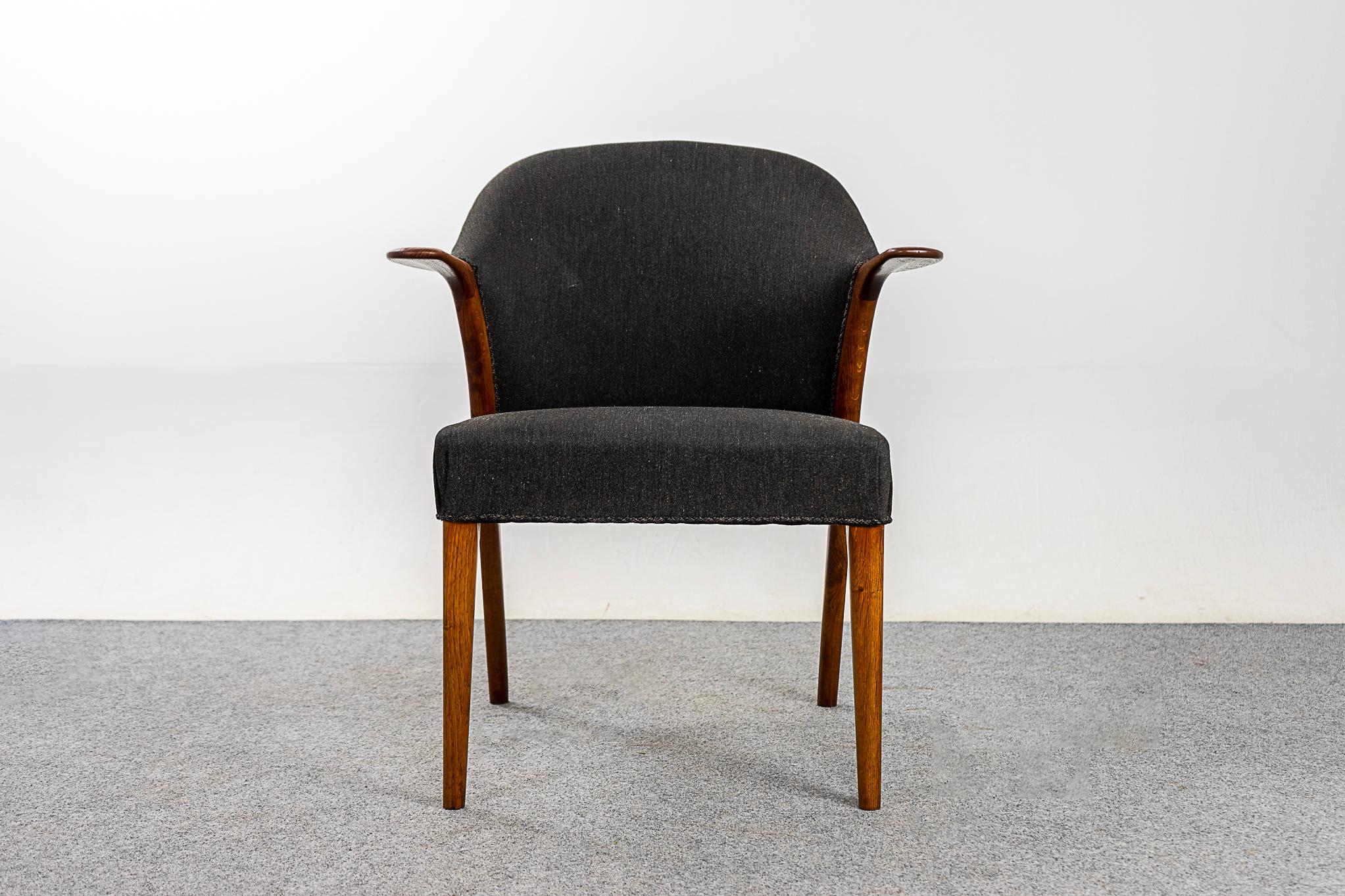 Danish Mid-Century Modern Oak Armchair In Good Condition For Sale In VANCOUVER, CA