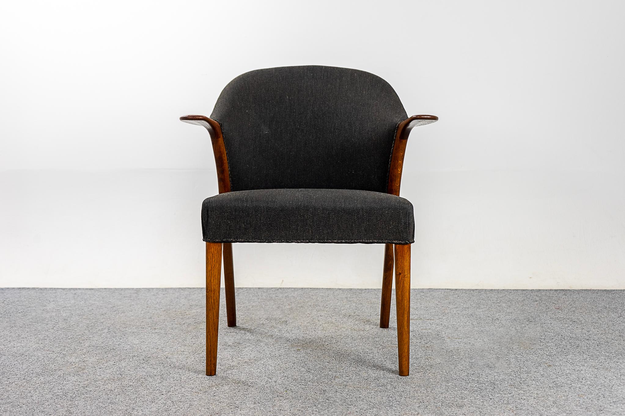 Danois Fauteuil danois en chêne de style mi-siècle moderne en vente