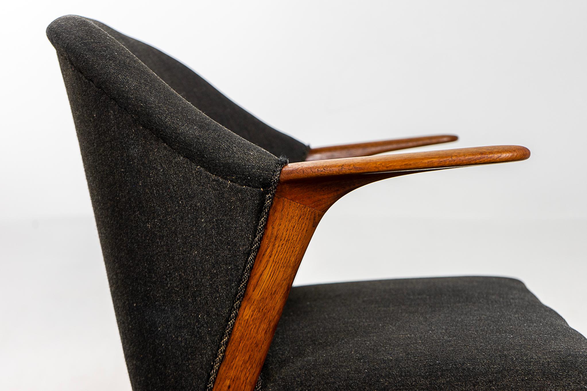 Danish Mid-Century Modern Oak Armchair For Sale 2