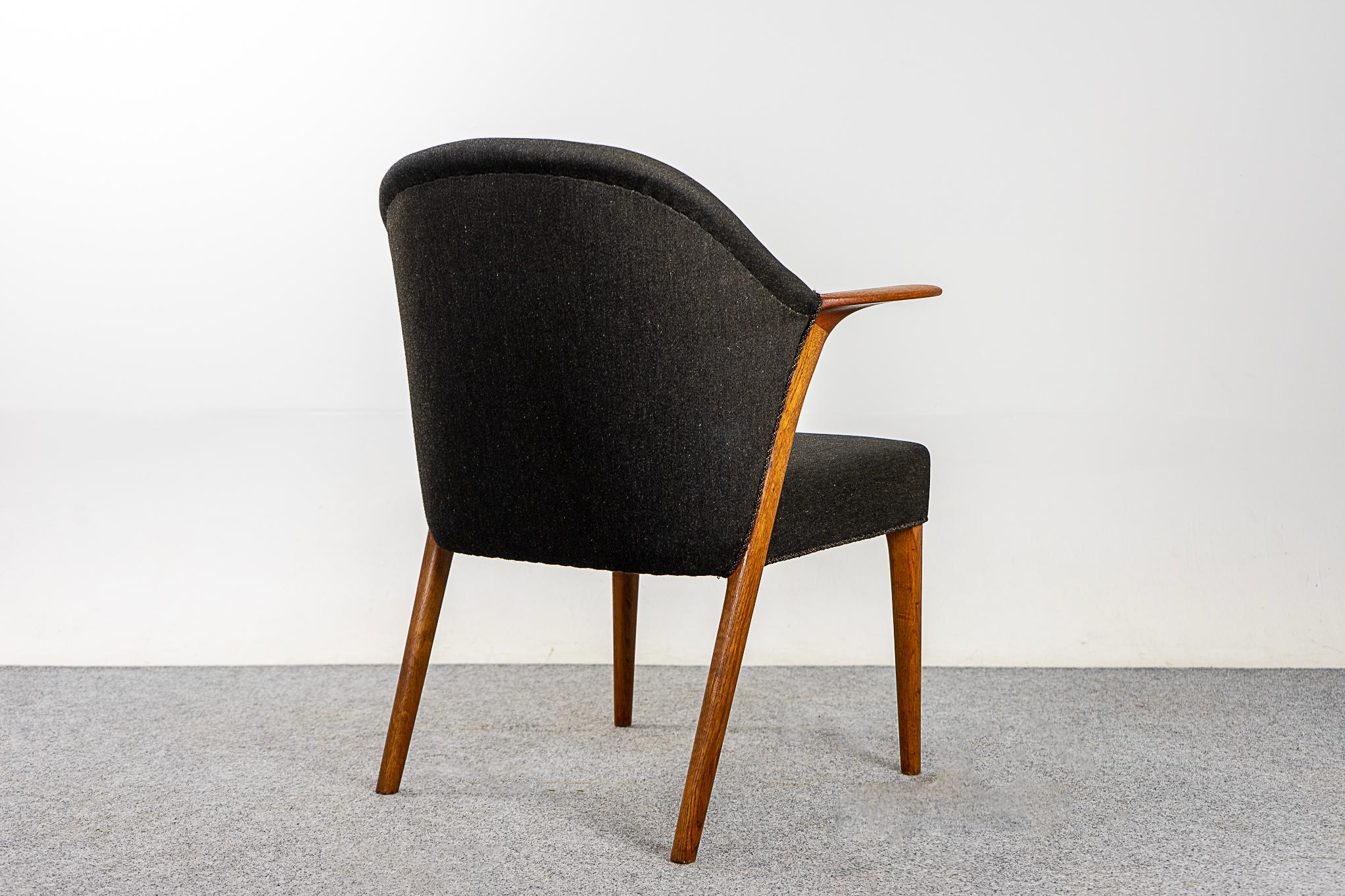 Danish Mid-Century Modern Oak Armchair For Sale 3