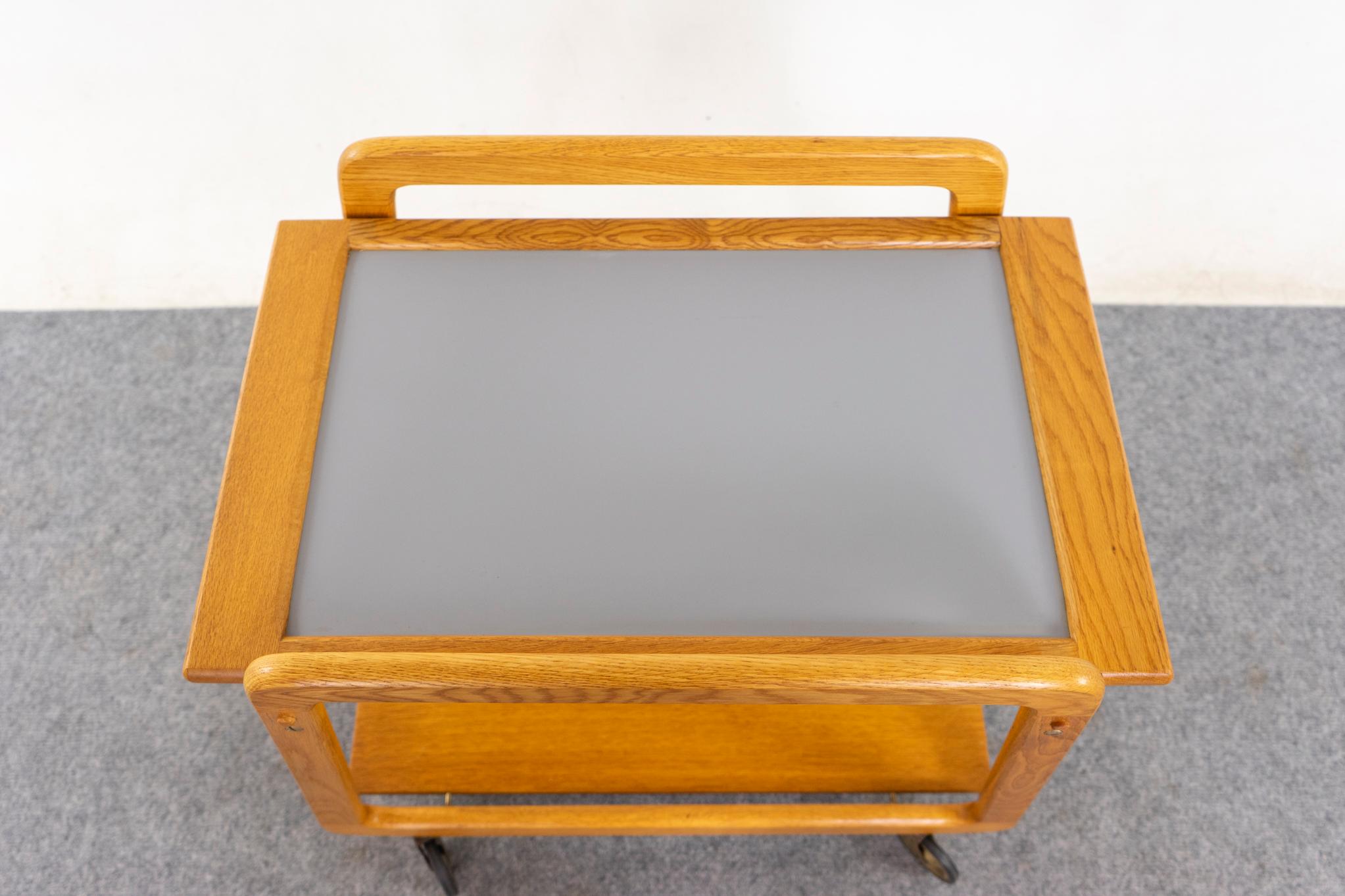 Danish Mid-Century Modern Oak Bar Cart en vente 3