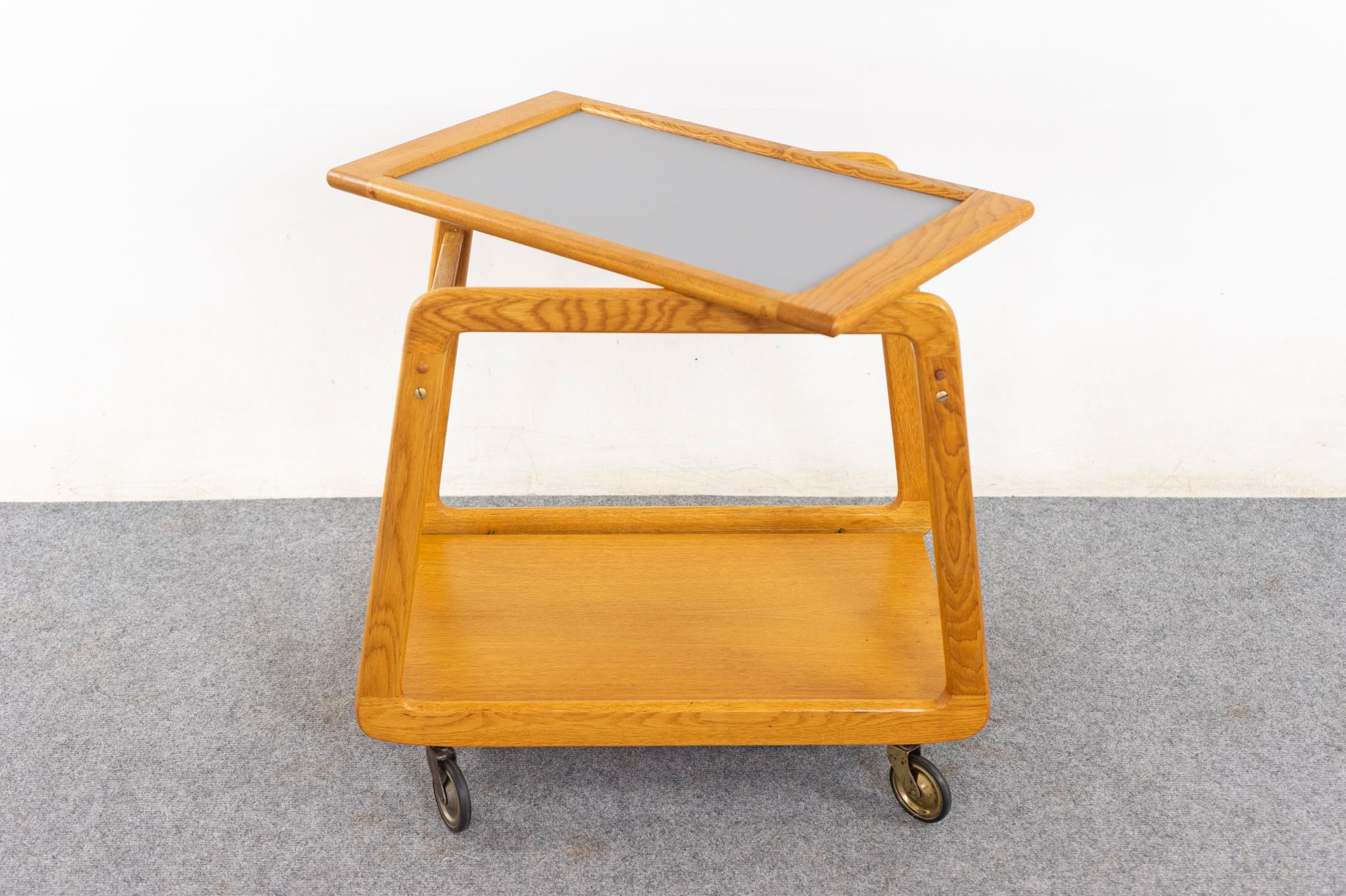 Danish Mid-Century Modern Oak Bar Cart en vente 4