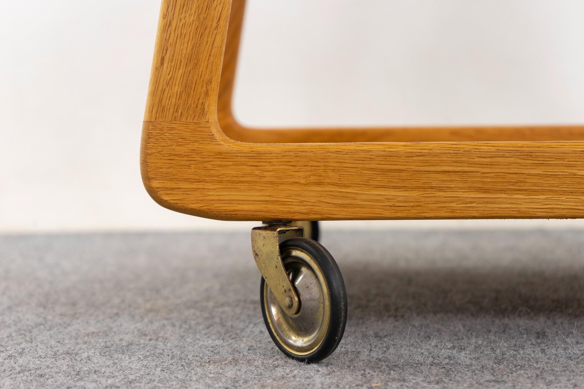 Danois Danish Mid-Century Modern Oak Bar Cart en vente