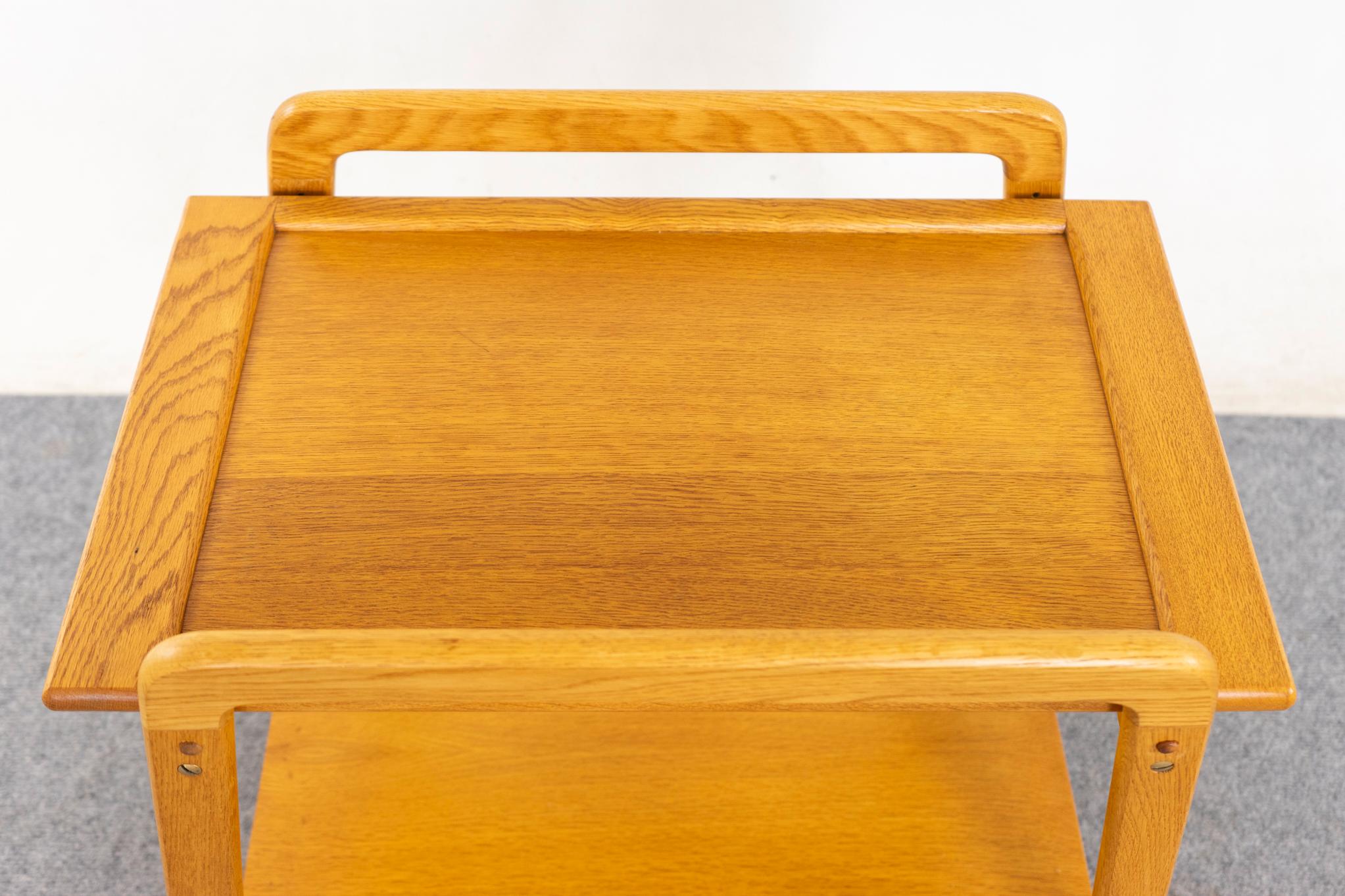 Danish Mid-Century Modern Oak Bar Cart Bon état - En vente à VANCOUVER, CA