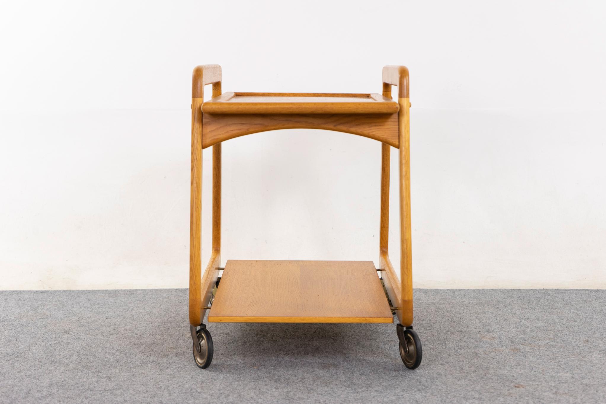 Danish Mid-Century Modern Oak Bar Cart en vente 1