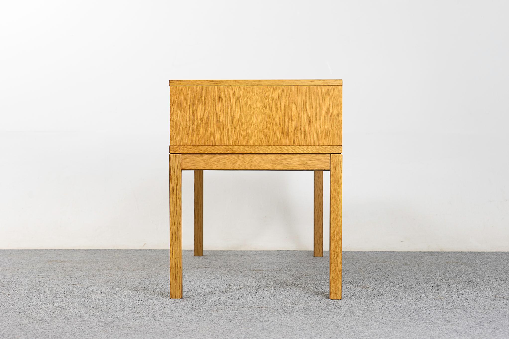 Dänische Mid-Century-Modern-Bank aus Eichenholz im Angebot 2