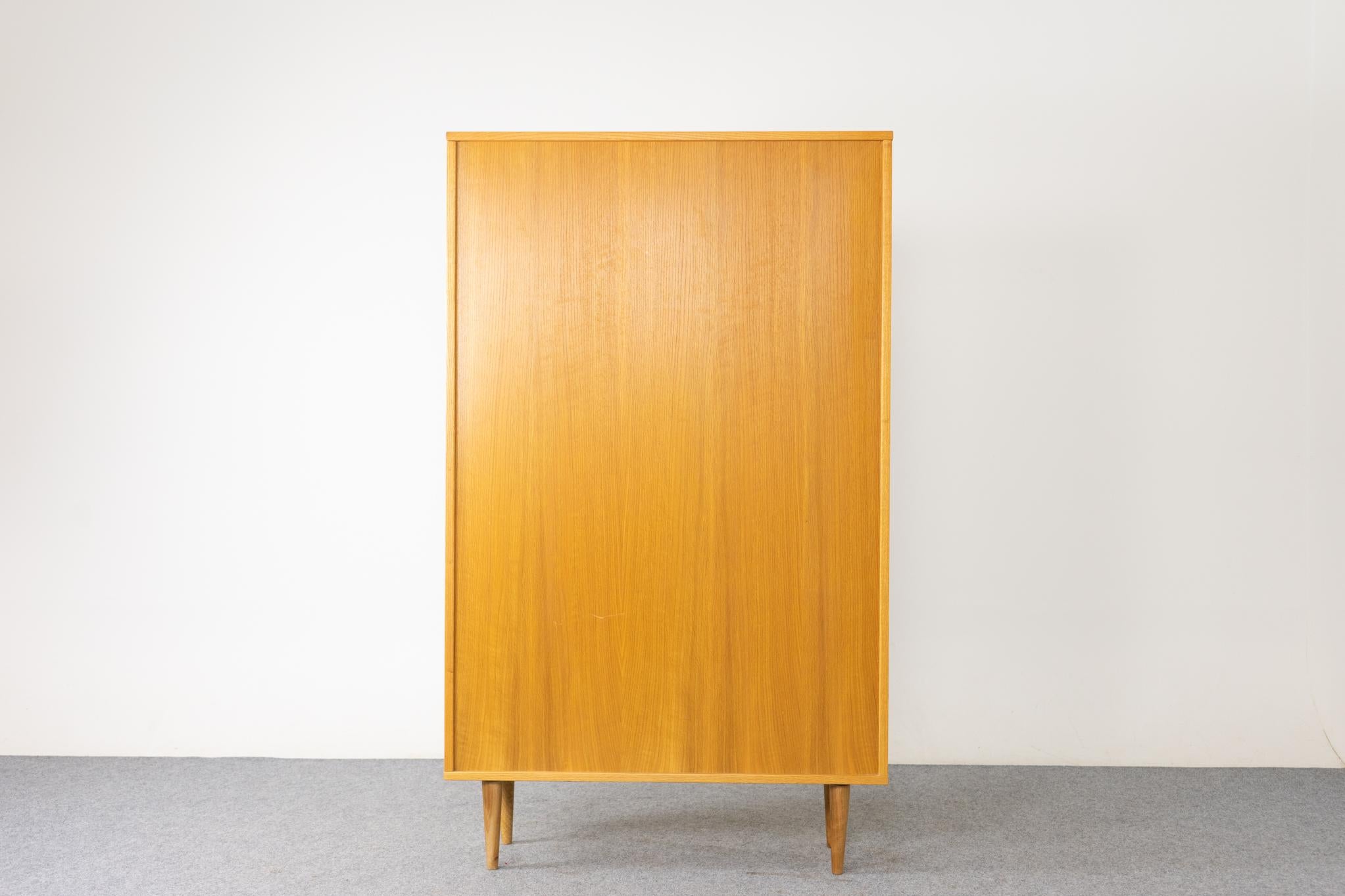 Danish Mid-Century Modern Oak Bookcase For Sale 2
