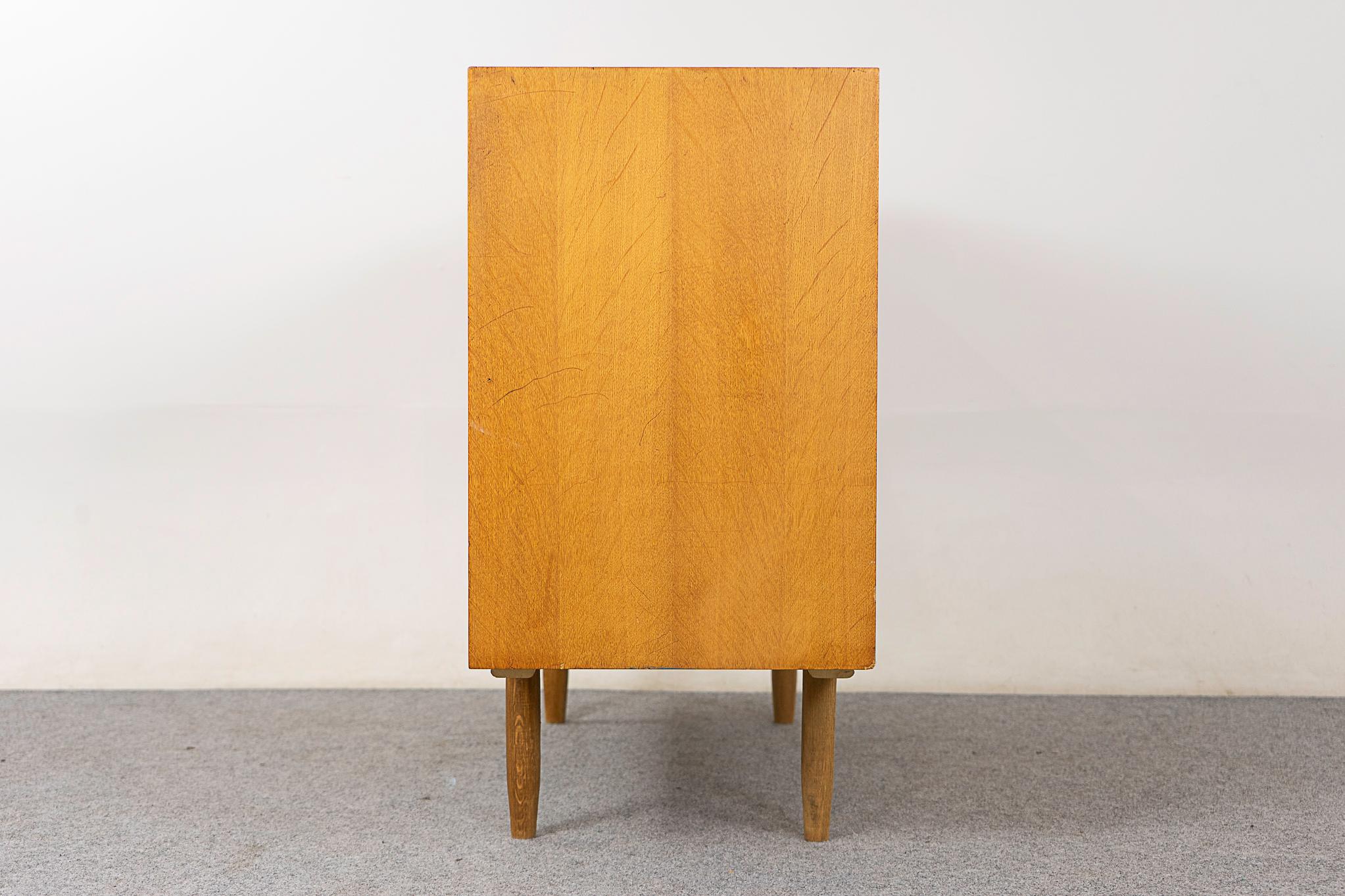 Danish Mid-Century Modern Oak Cabinet For Sale 5