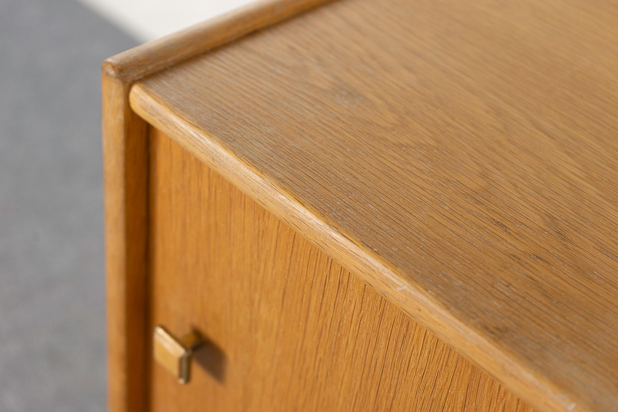 Danish Mid-Century Modern Oak Cabinet For Sale 1