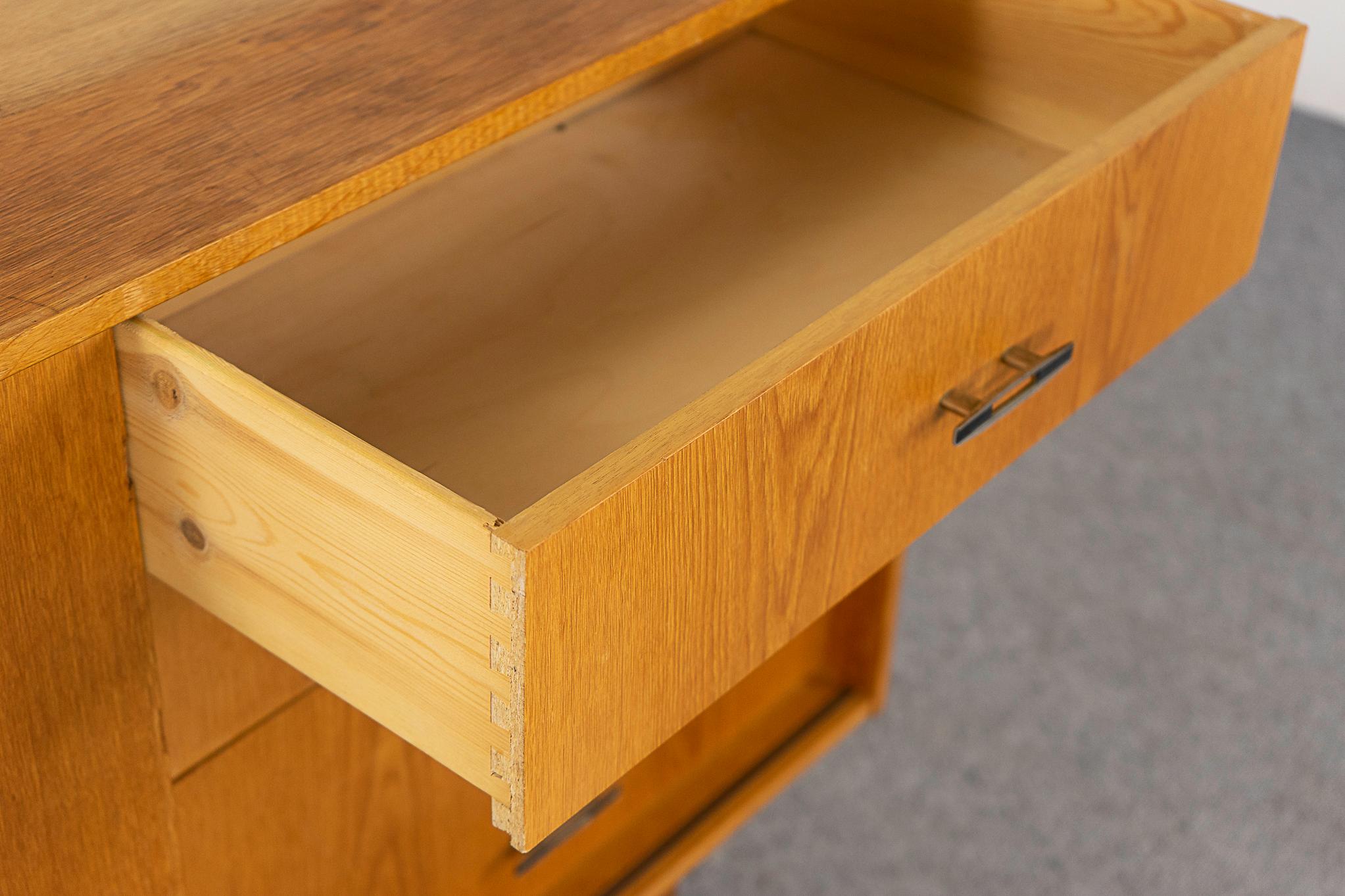 Danish Mid-Century Modern Oak Cabinet For Sale 3