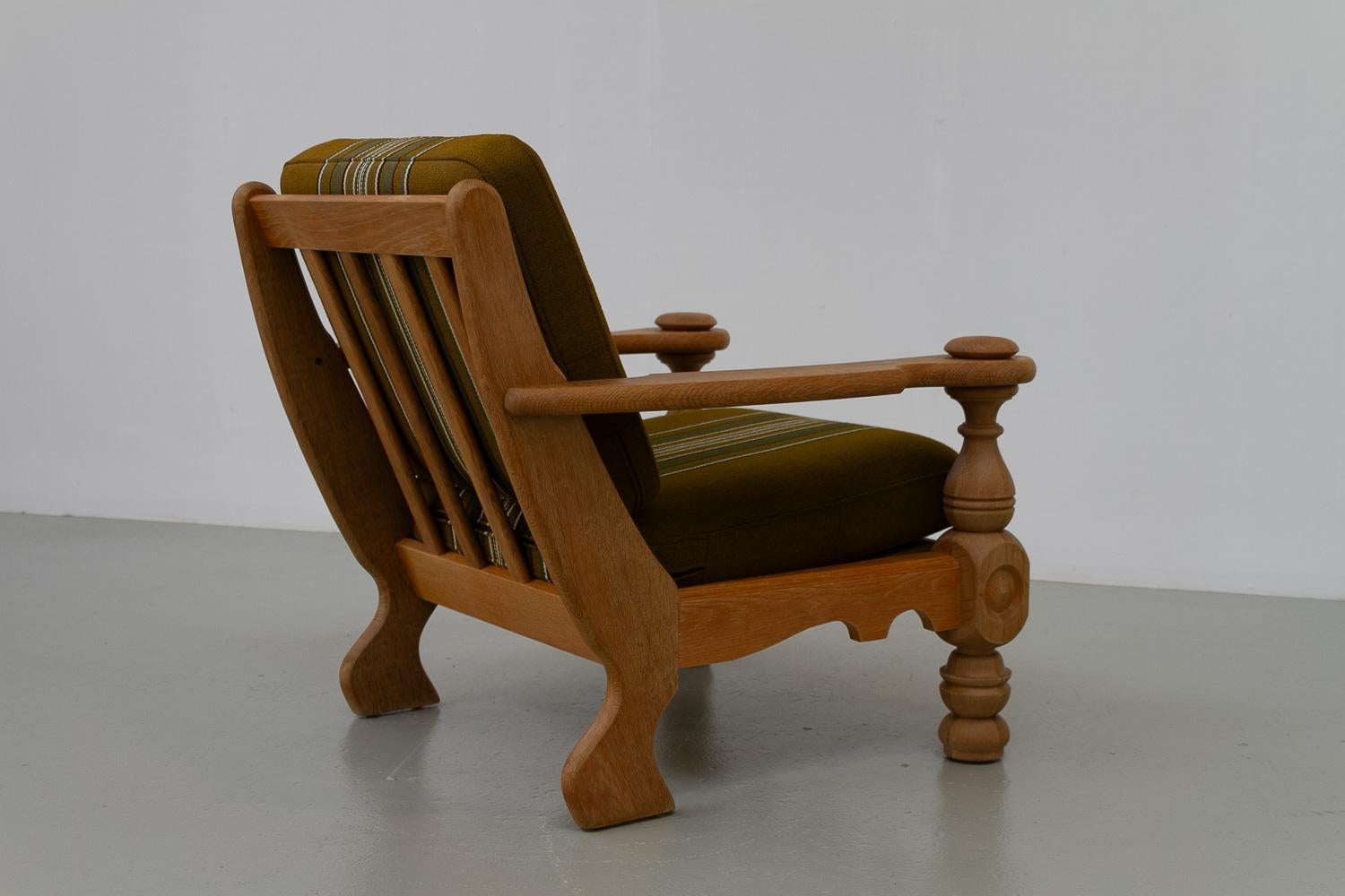Danish Mid-Century Modern Oak Lounge Chair in Kjærnulf Style, 1960s.

Beautiful Scandinavian Mid-Century Modern rustic lounge chair in solid Nordic white oak and original green striped wool fabric on spring cushions.
Manufactured in Denmark in the
