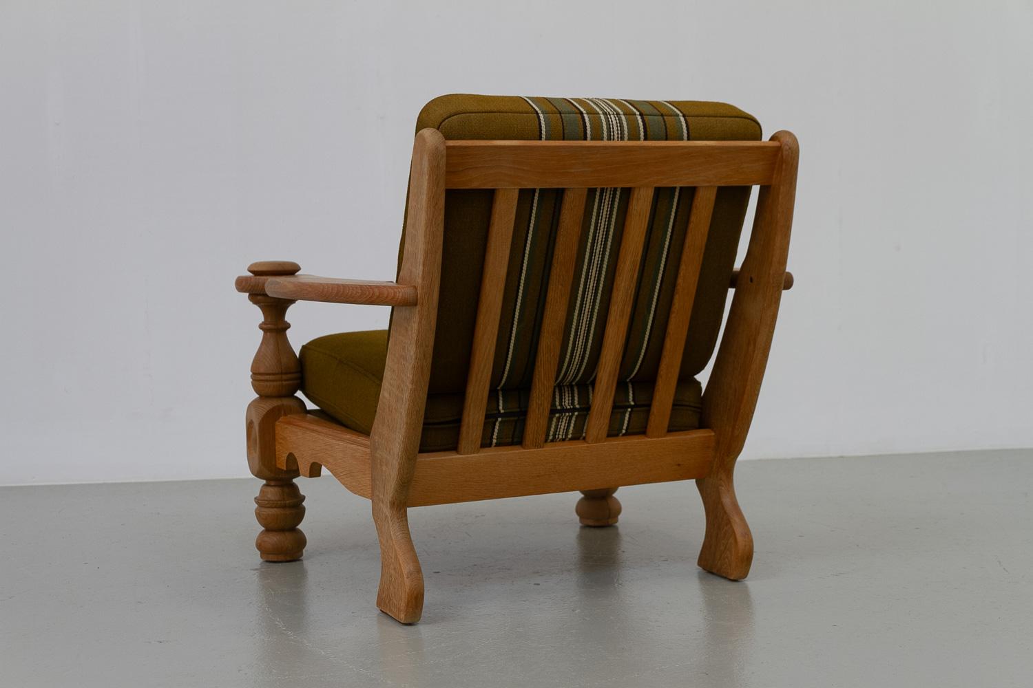 Danish Mid-Century Modern Oak Lounge Chair in Kjærnulf Style, 1960s. For Sale 2