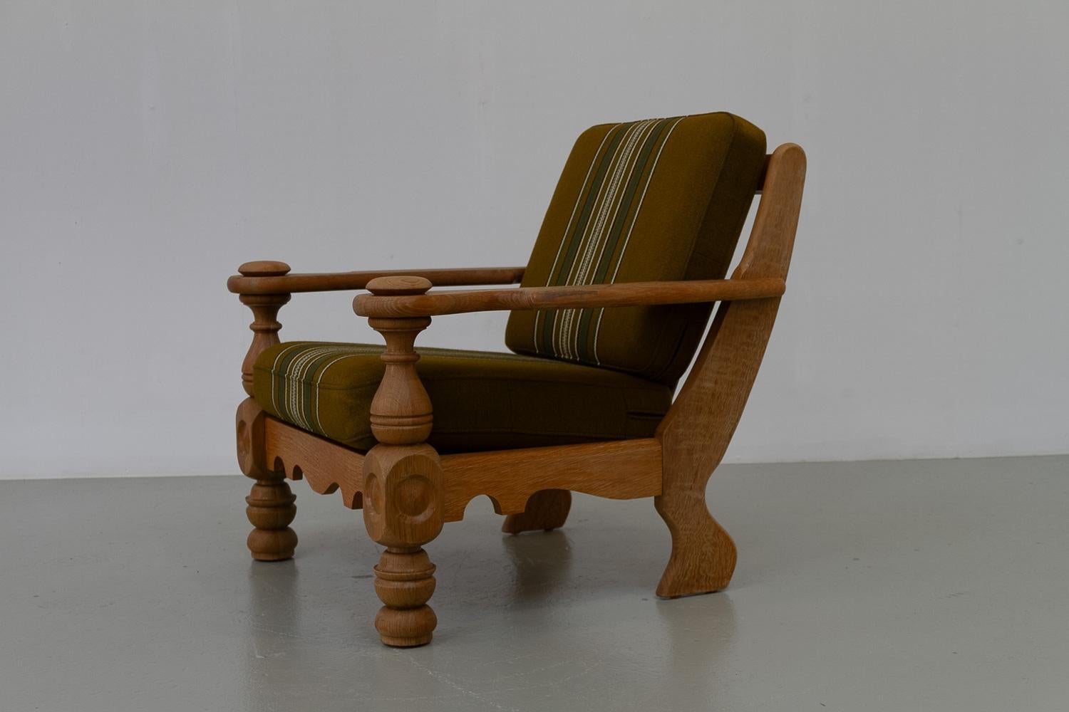 Danish Mid-Century Modern Oak Lounge Chair in Kjærnulf Style, 1960s. For Sale 4