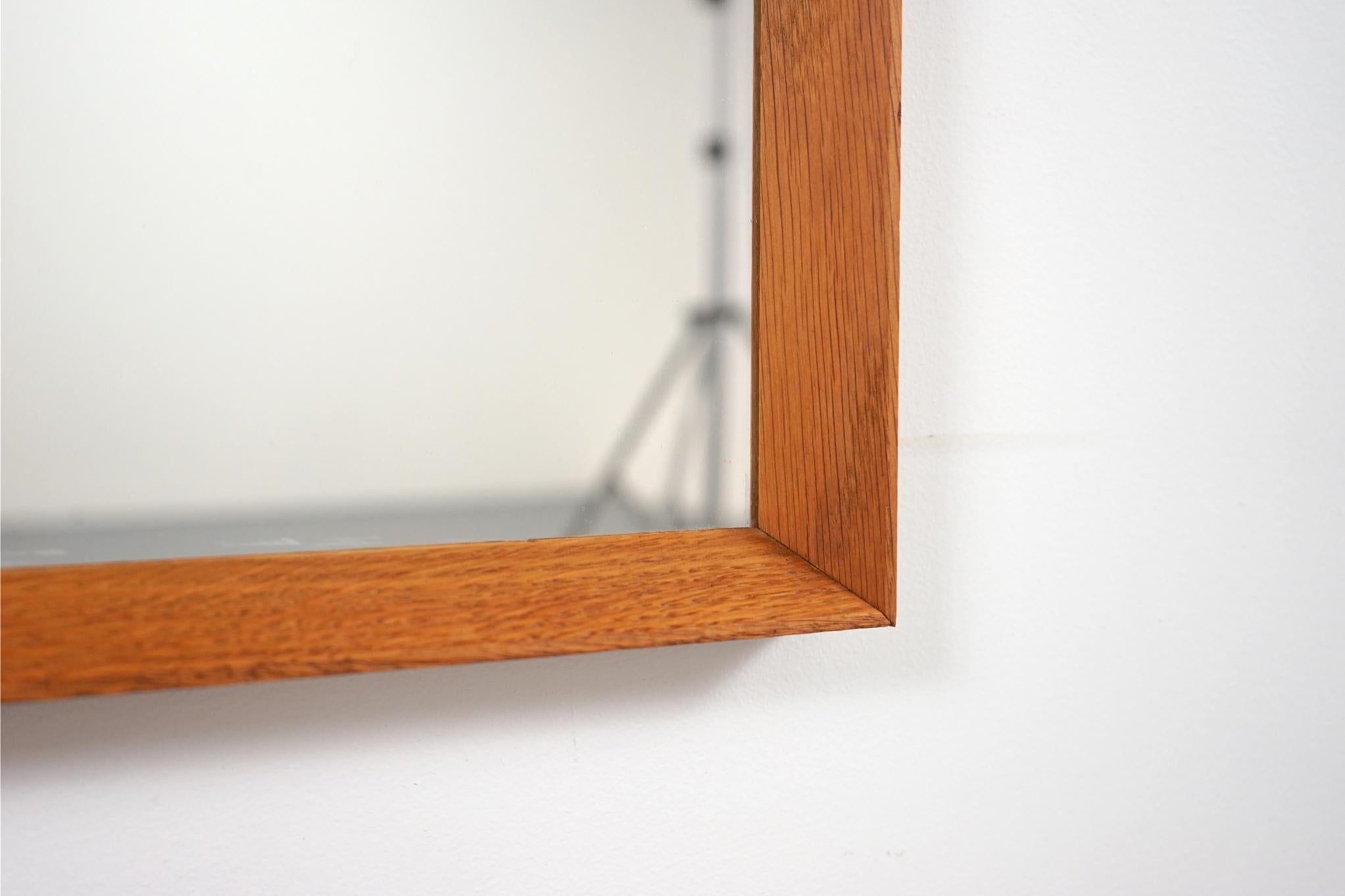 Danish Mid-Century Modern Oak Rectangular Wall Mirror In Good Condition For Sale In VANCOUVER, CA