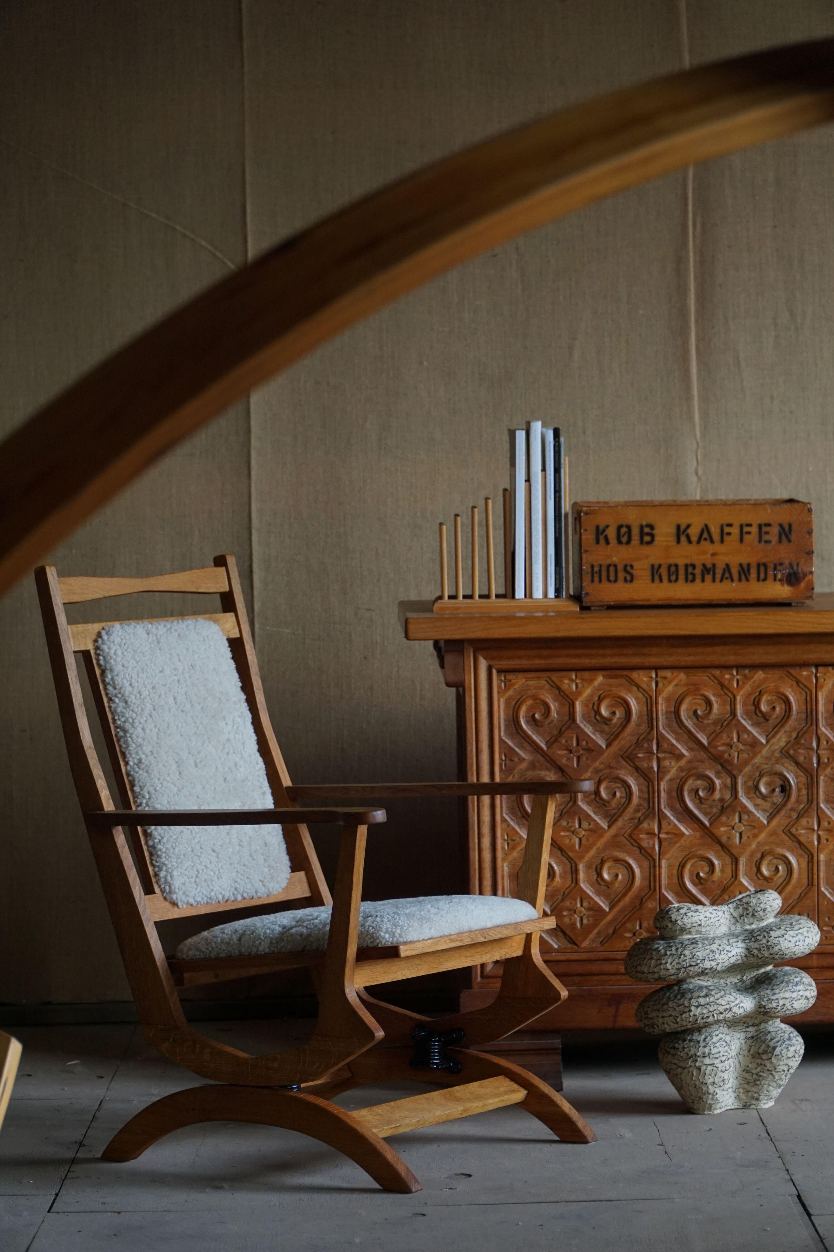 Sedia a dondolo danese del Mid Century Modern, Oak, rivestita in lana d'agnello, anni '50 in vendita 3