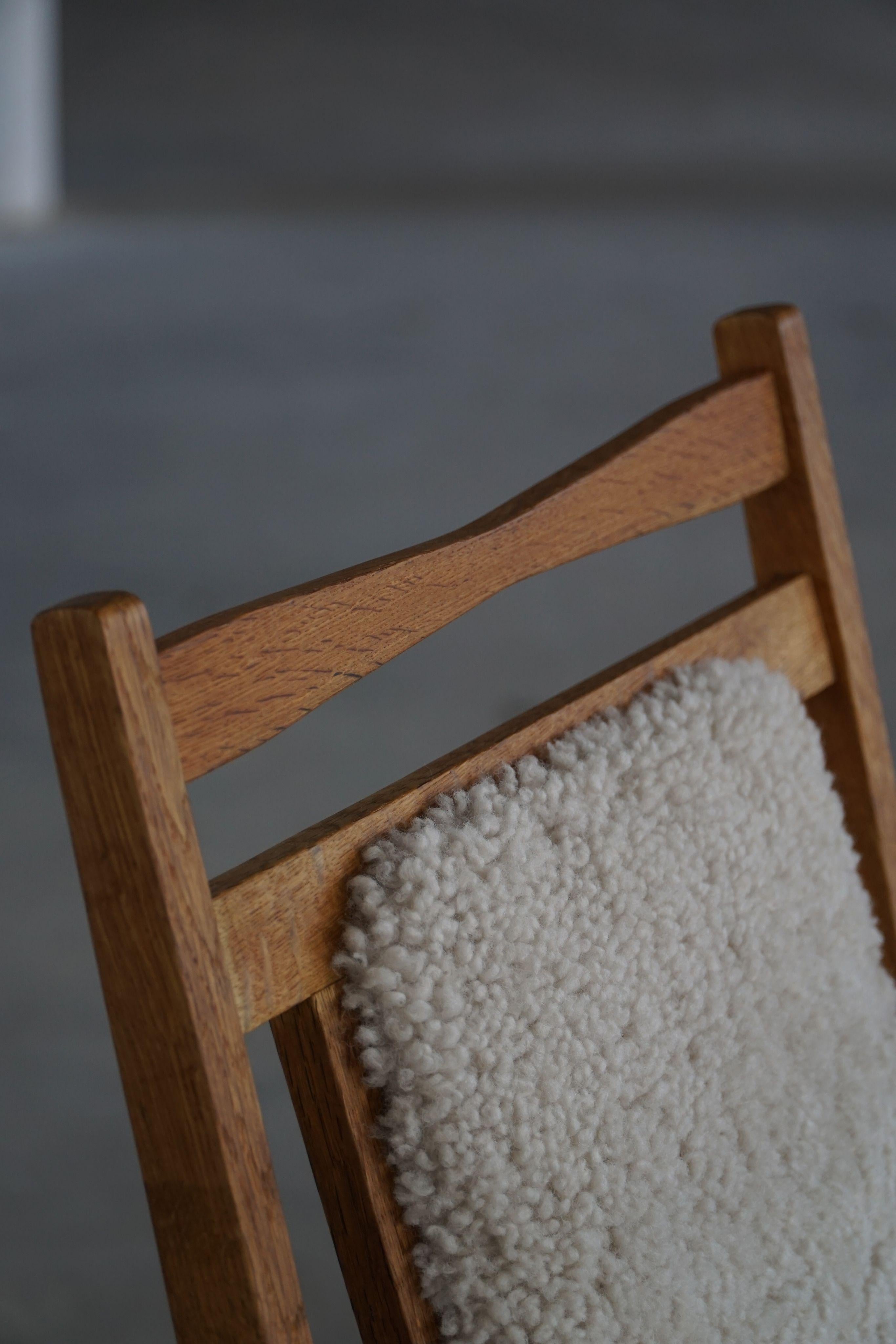 Sedia a dondolo danese del Mid Century Modern, Oak, rivestita in lana d'agnello, anni '50 in vendita 5