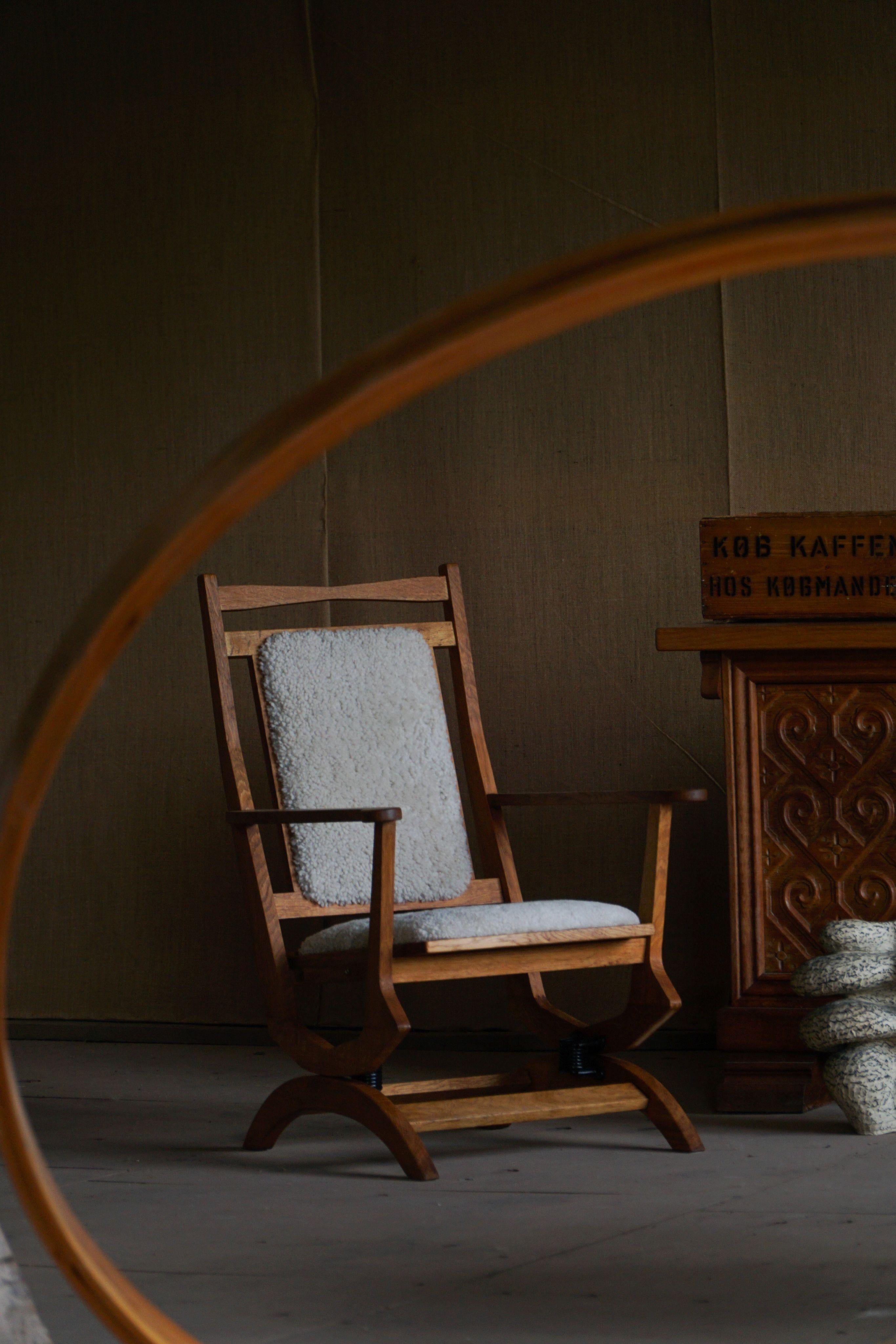 Sedia a dondolo danese del Mid Century Modern, Oak, rivestita in lana d'agnello, anni '50 In condizioni buone in vendita a Odense, DK