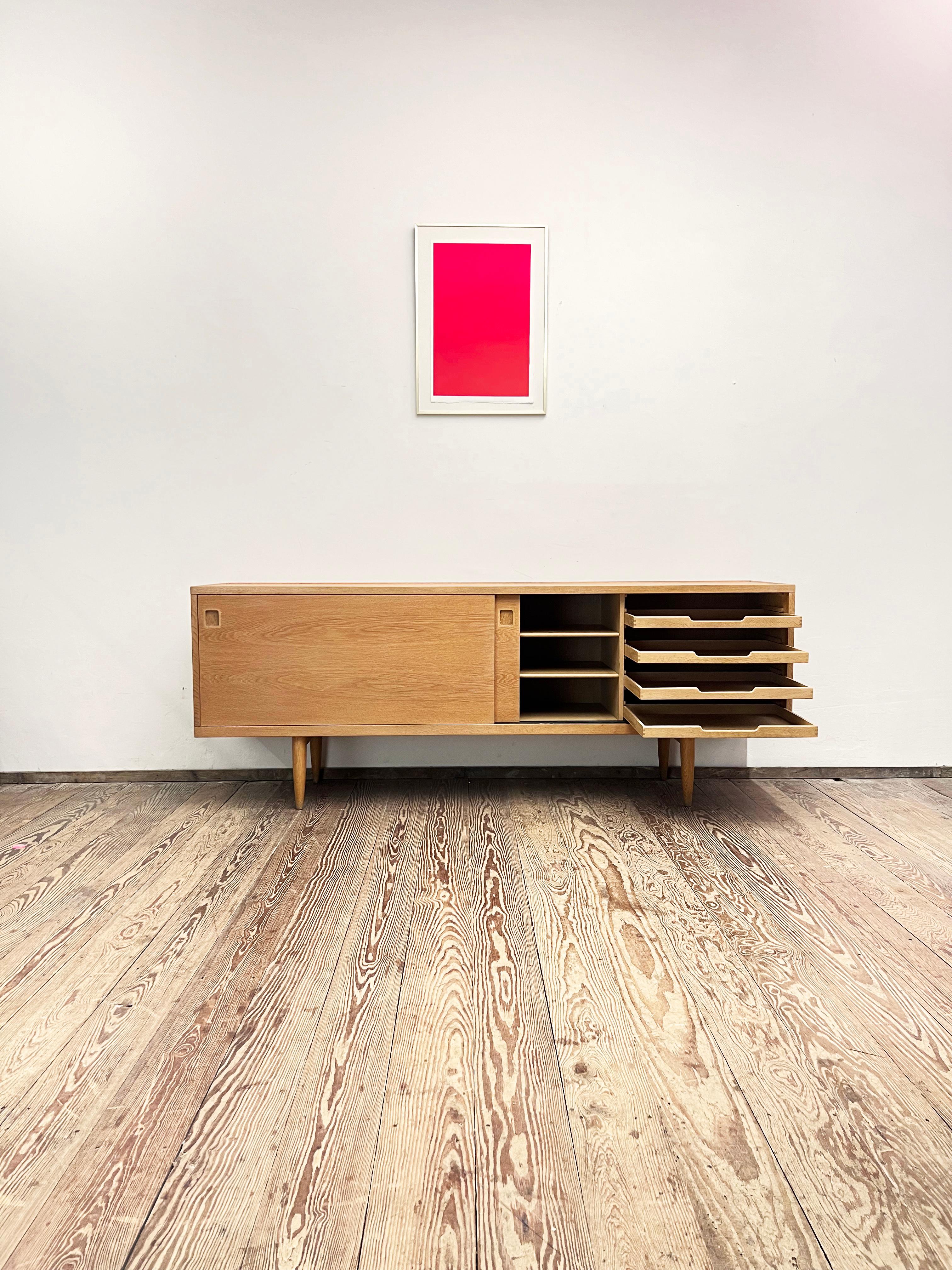 Danish Mid-Century Modern Oak Wood Sideboard, Niels O. Møller for J.L. Moller For Sale 1