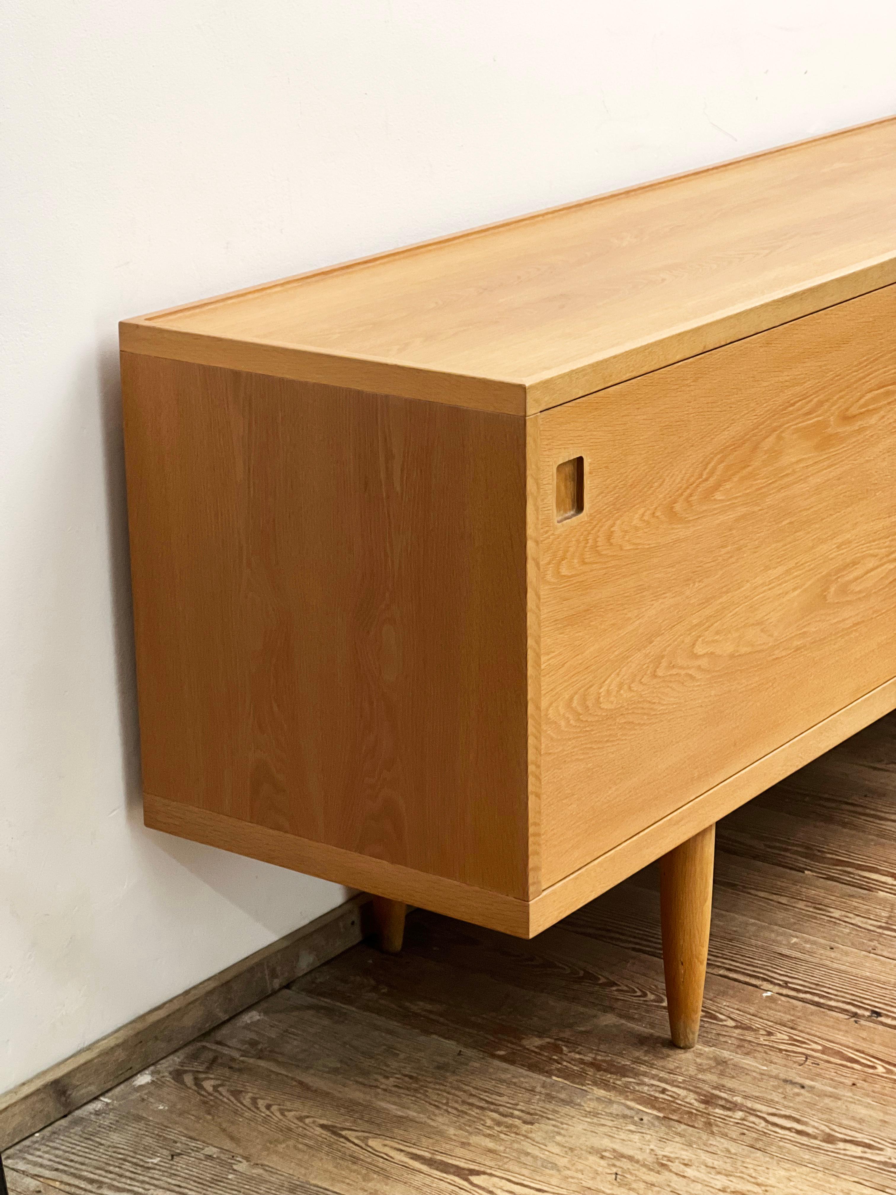 Danish Mid-Century Modern Oak Wood Sideboard, Niels O. Møller for J.L. Moller For Sale 2