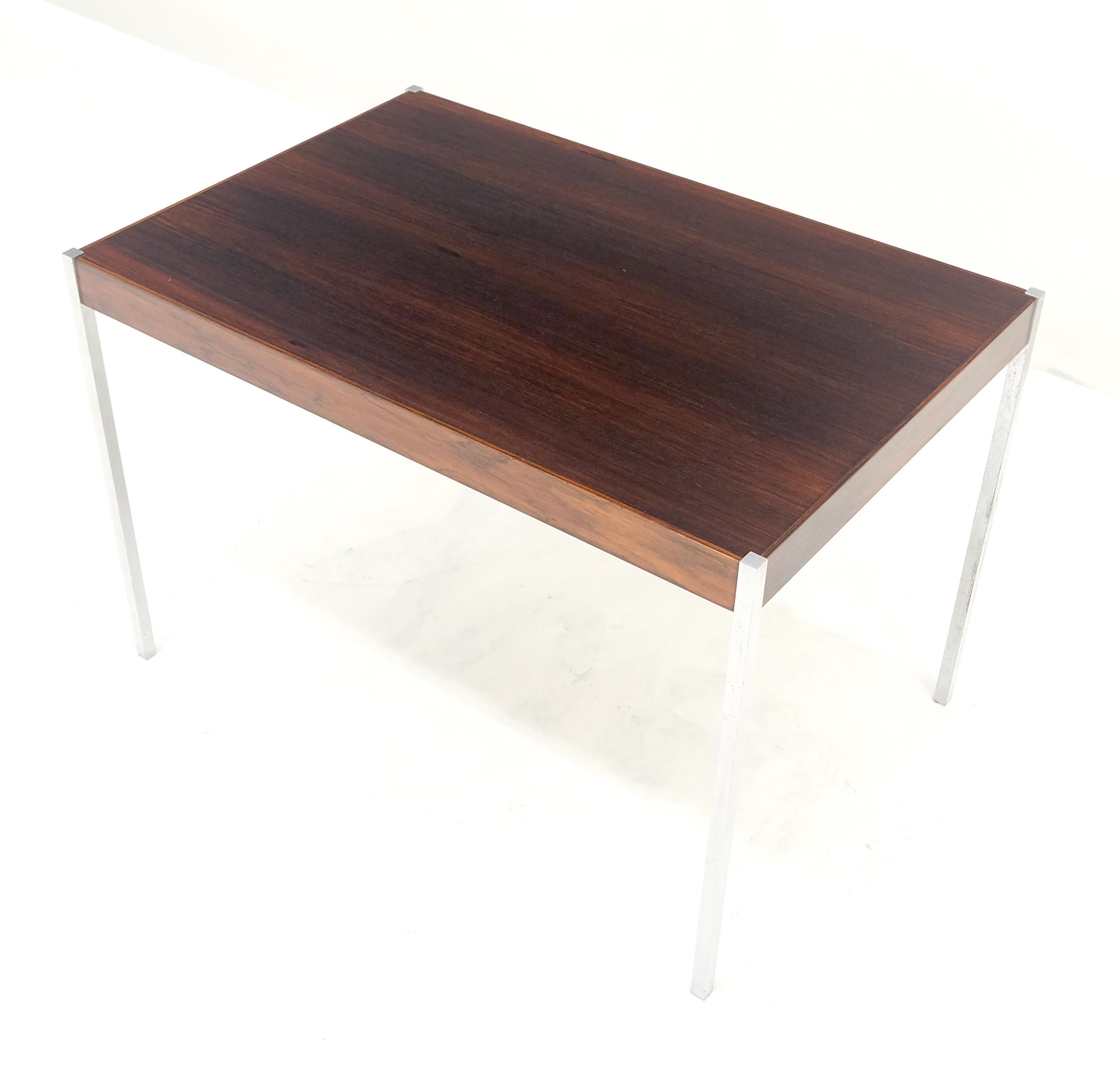 Chrome Table d'appoint ou table basse danoise moderne du milieu du siècle dernier en bois de rose en vente