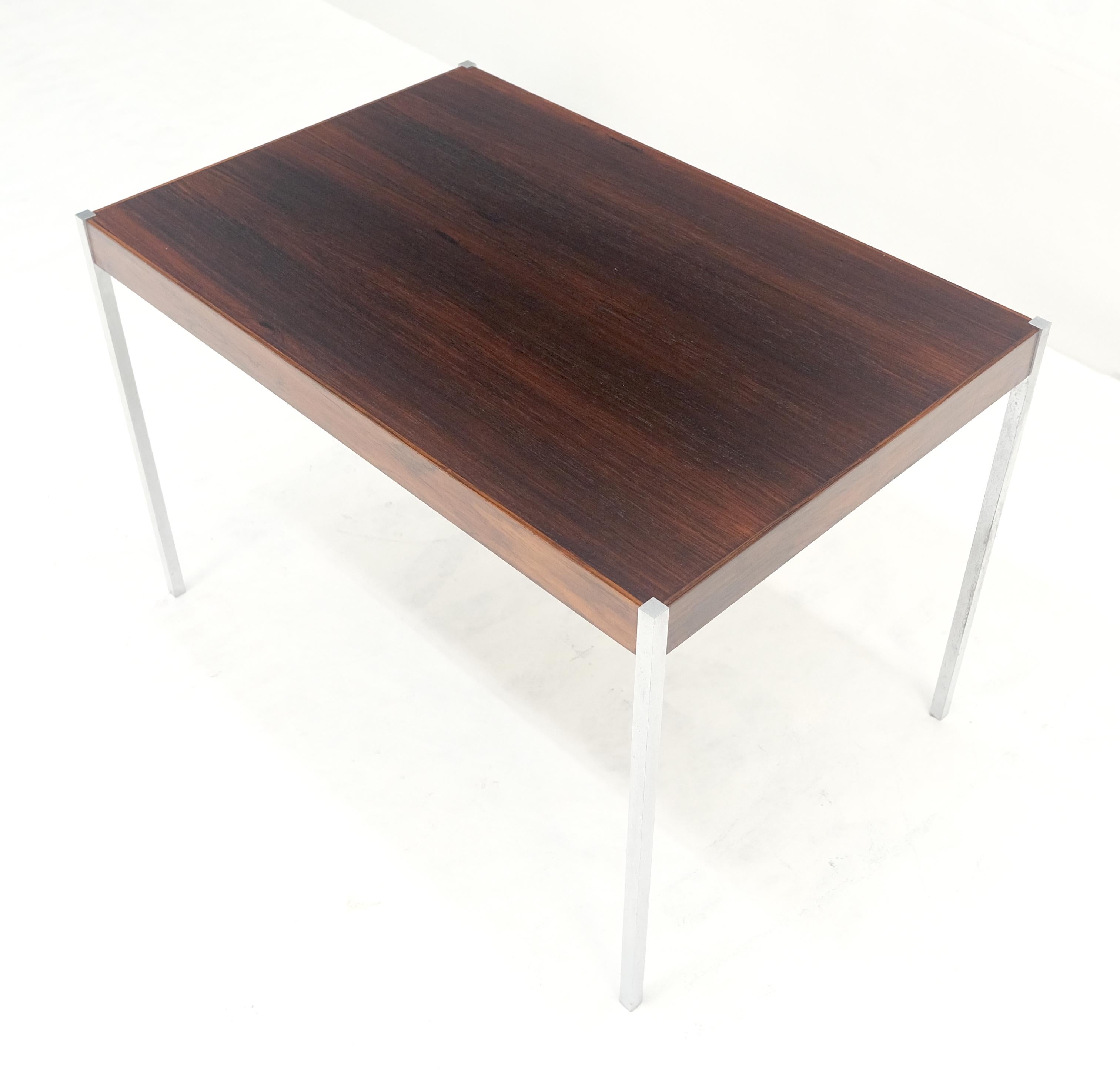 Table d'appoint ou table basse danoise moderne du milieu du siècle dernier en bois de rose en vente 1