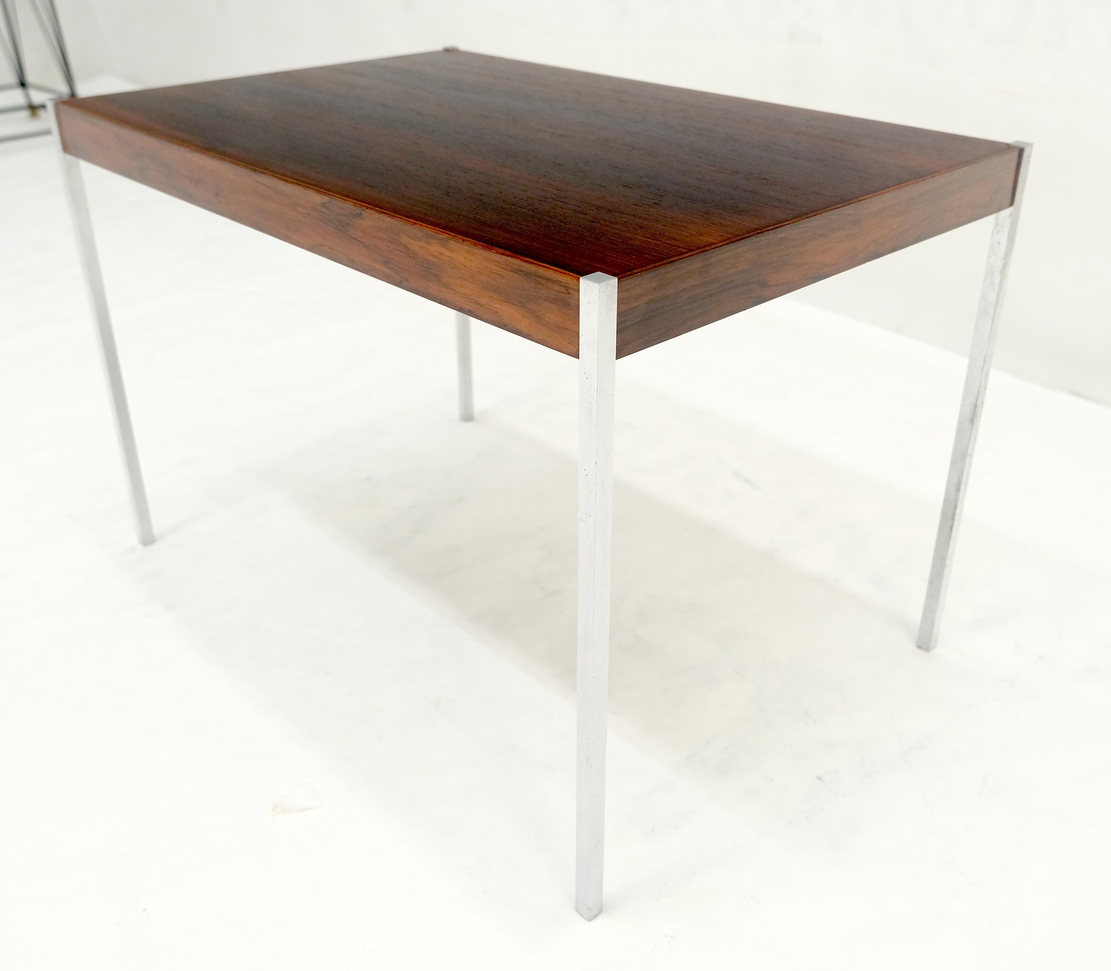 Table d'appoint ou table basse danoise moderne du milieu du siècle dernier en bois de rose en vente 3