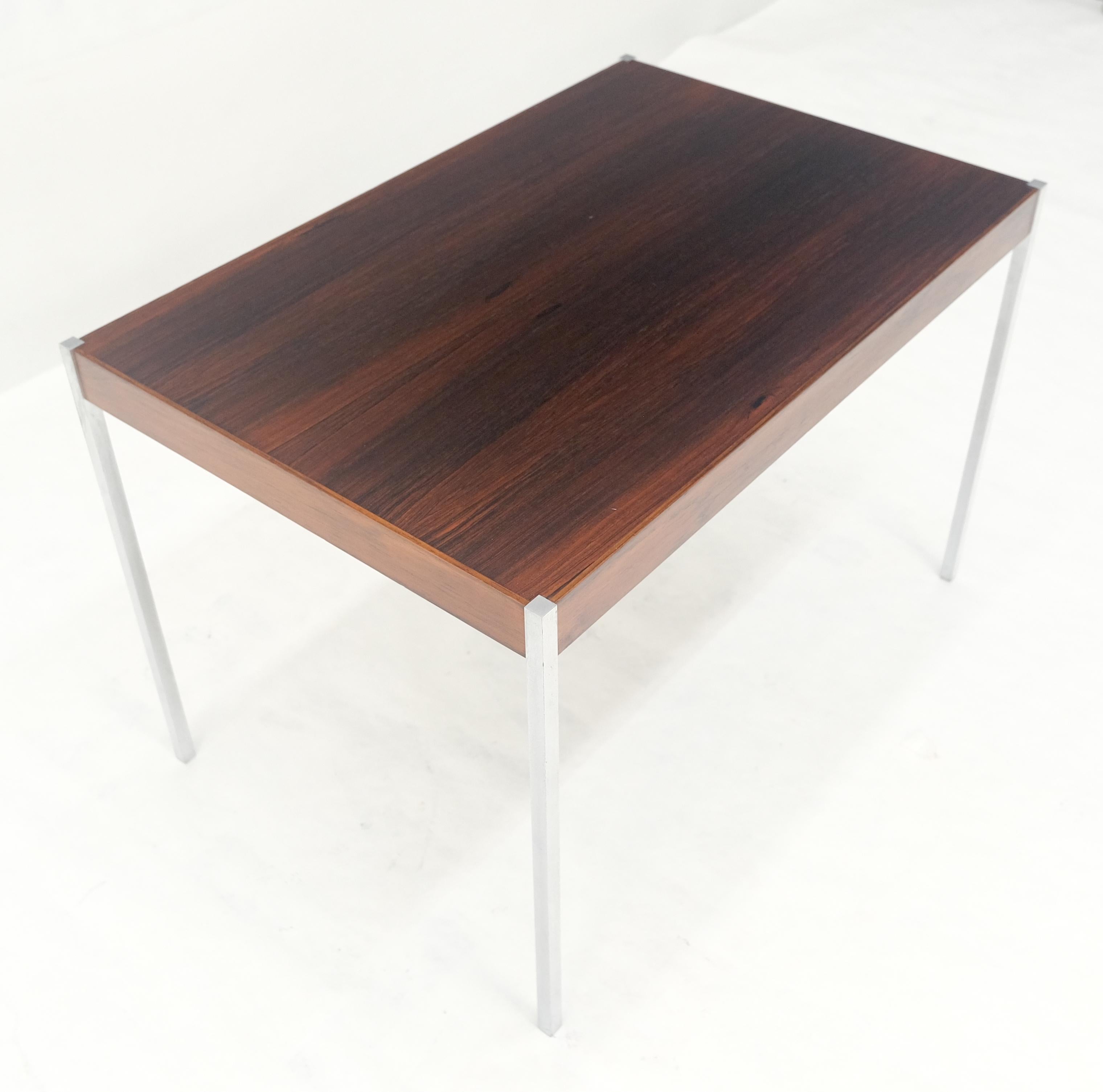 Table d'appoint ou table basse danoise moderne du milieu du siècle dernier en bois de rose en vente 4