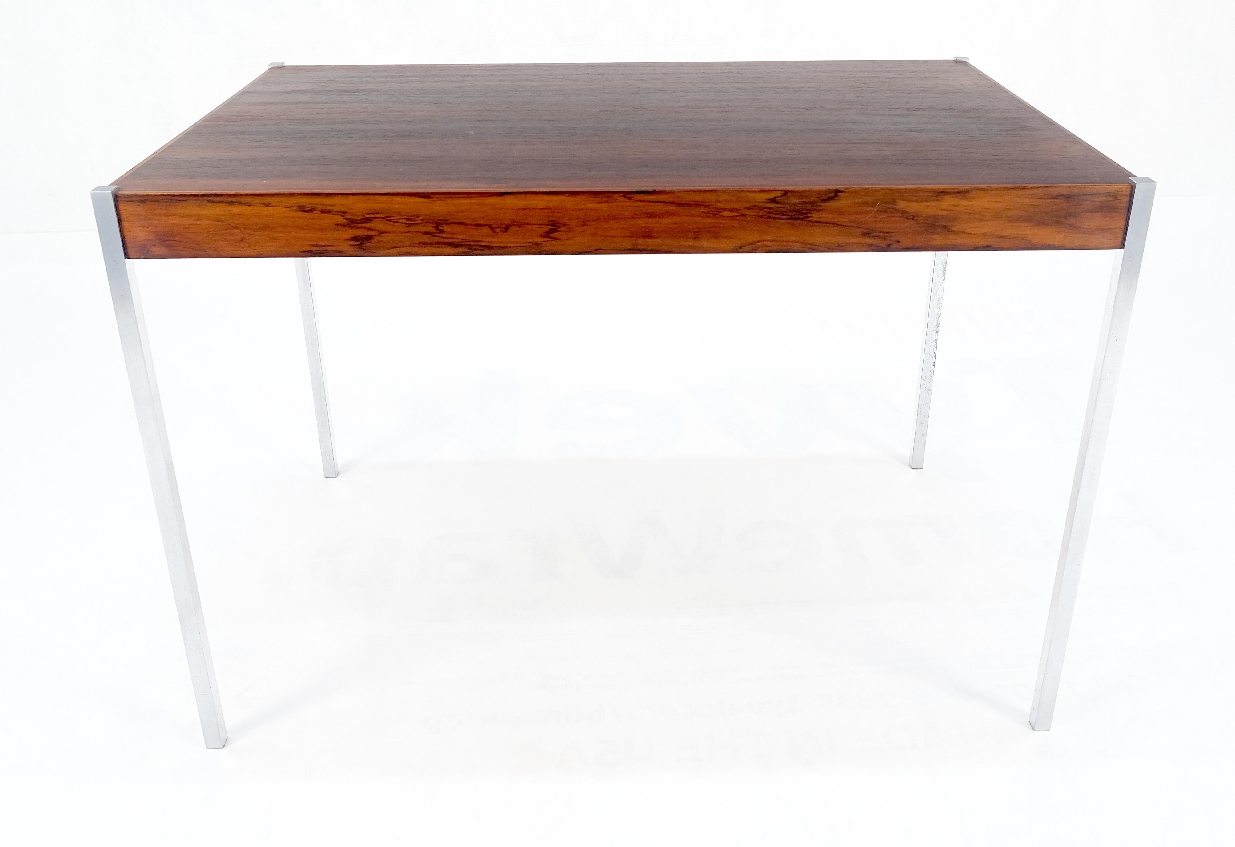 Danish Mid-Century Modern Occasional Side End or Coffee Table in Rosewood In Excellent Condition For Sale In Rockaway, NJ