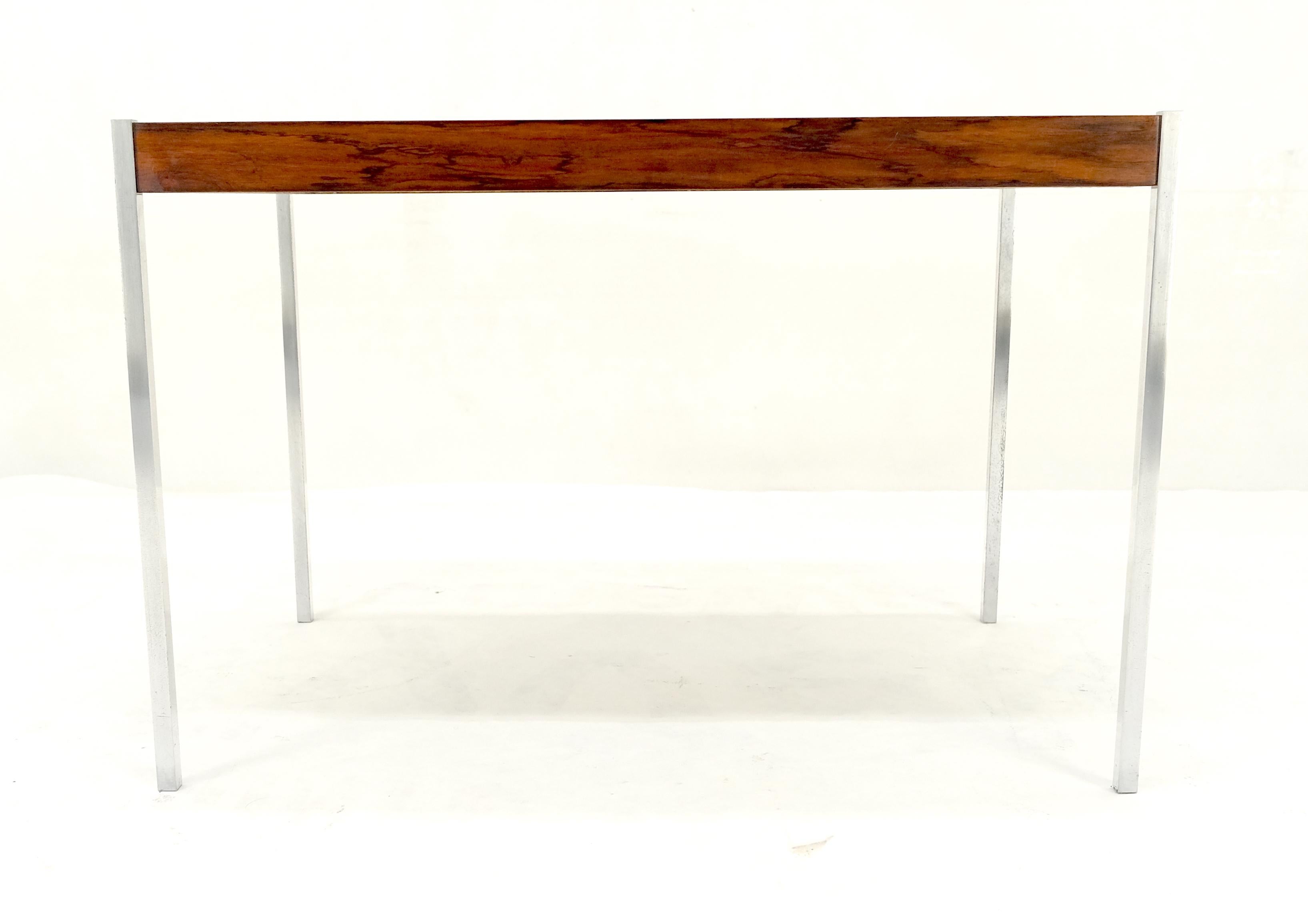 Table d'appoint ou table basse danoise moderne du milieu du siècle dernier en bois de rose Excellent état - En vente à Rockaway, NJ