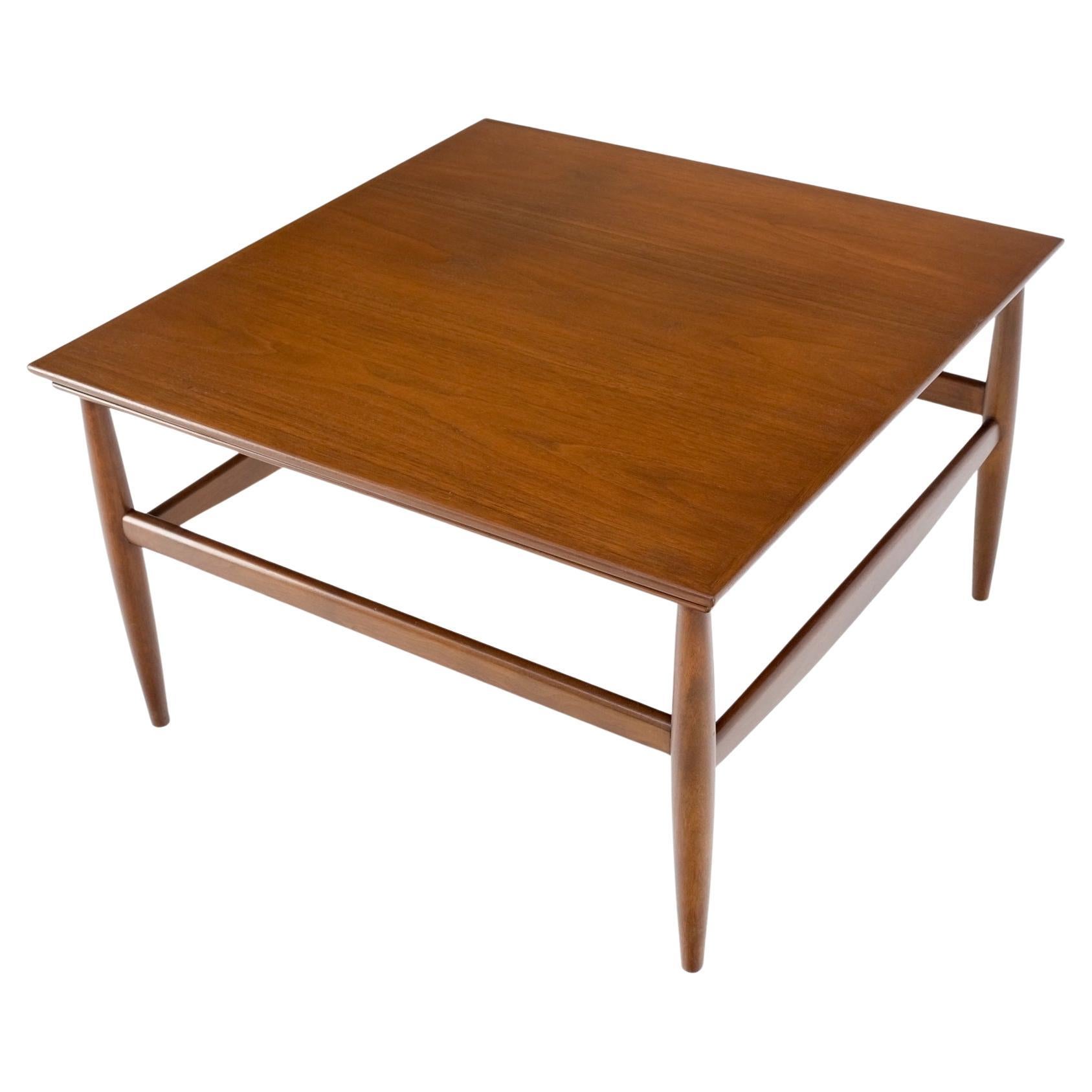 Table basse carrée danoise moderne du milieu du siècle dernier, en noyer huilé avec pieds en forme de chevalet, couleur menthe ! en vente