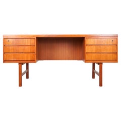 Dänischer Mid-Century Modern Omann Jun-Schreibtisch aus Teakholz, Modell 76