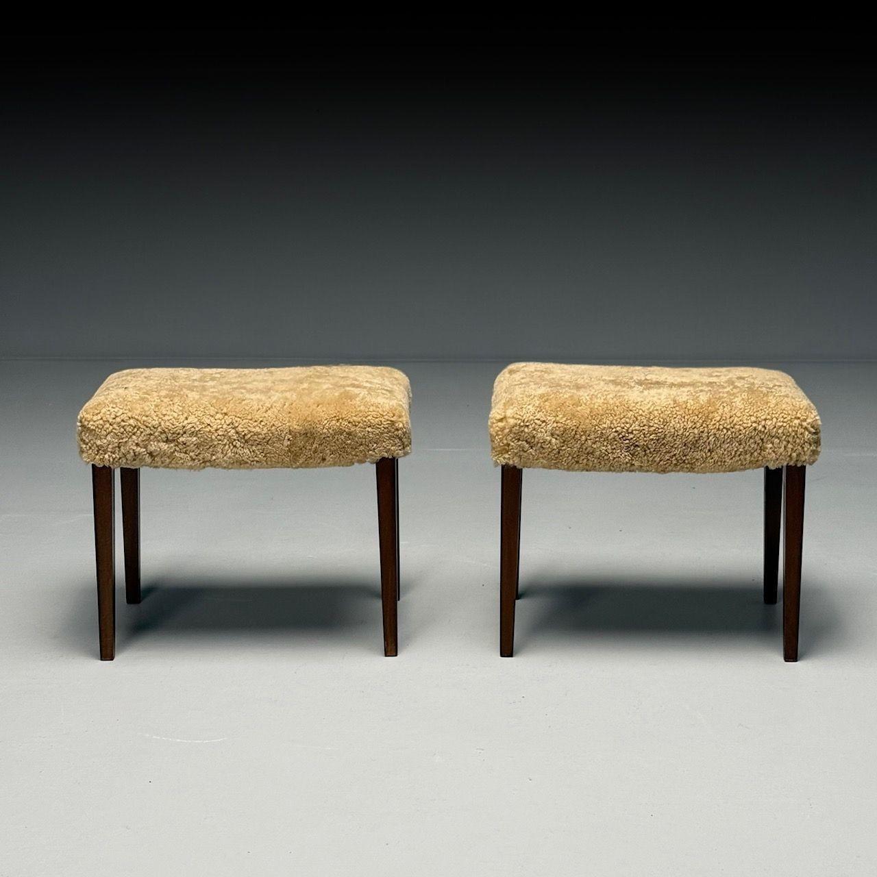 Ottomans danois de style The Modernity, en shearling Honey, acajou, Danemark, années 1950 Bon état - En vente à Manhasset, NY