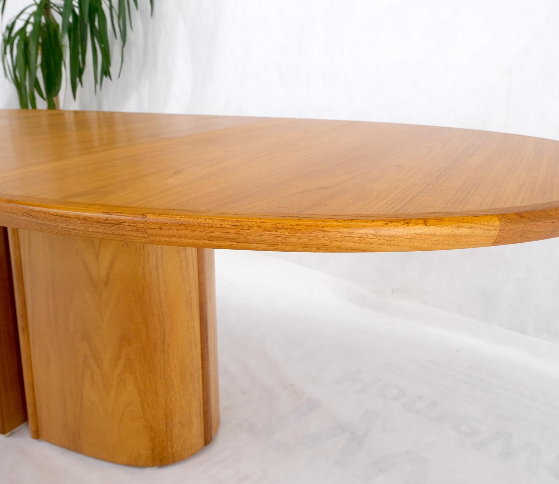 20th Century Danish Mid-Century Modern Oval Teak Dining Table w/ Pop Up Leaf Extension MINT!