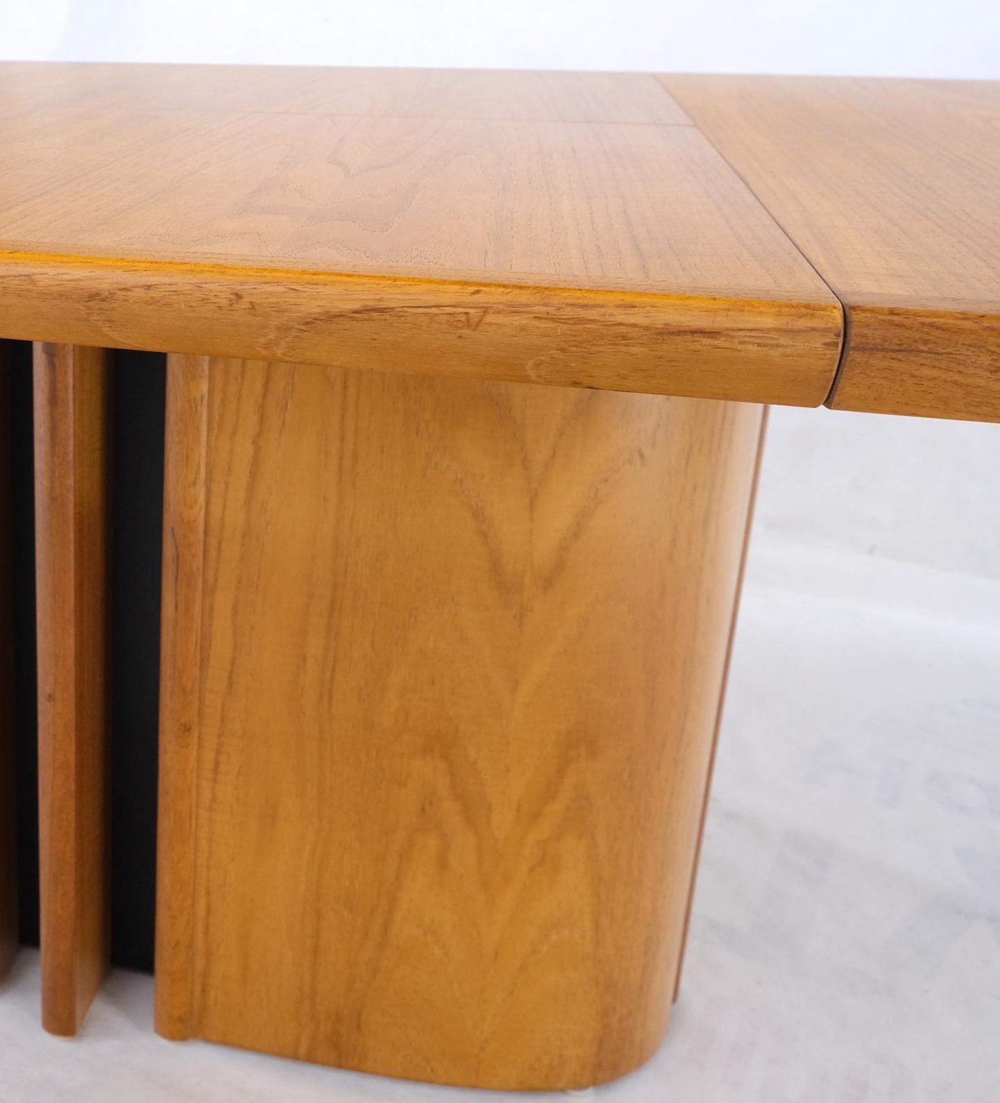 Danish Mid-Century Modern Oval Teak Dining Table w/ Pop Up Leaf Extension MINT! 2