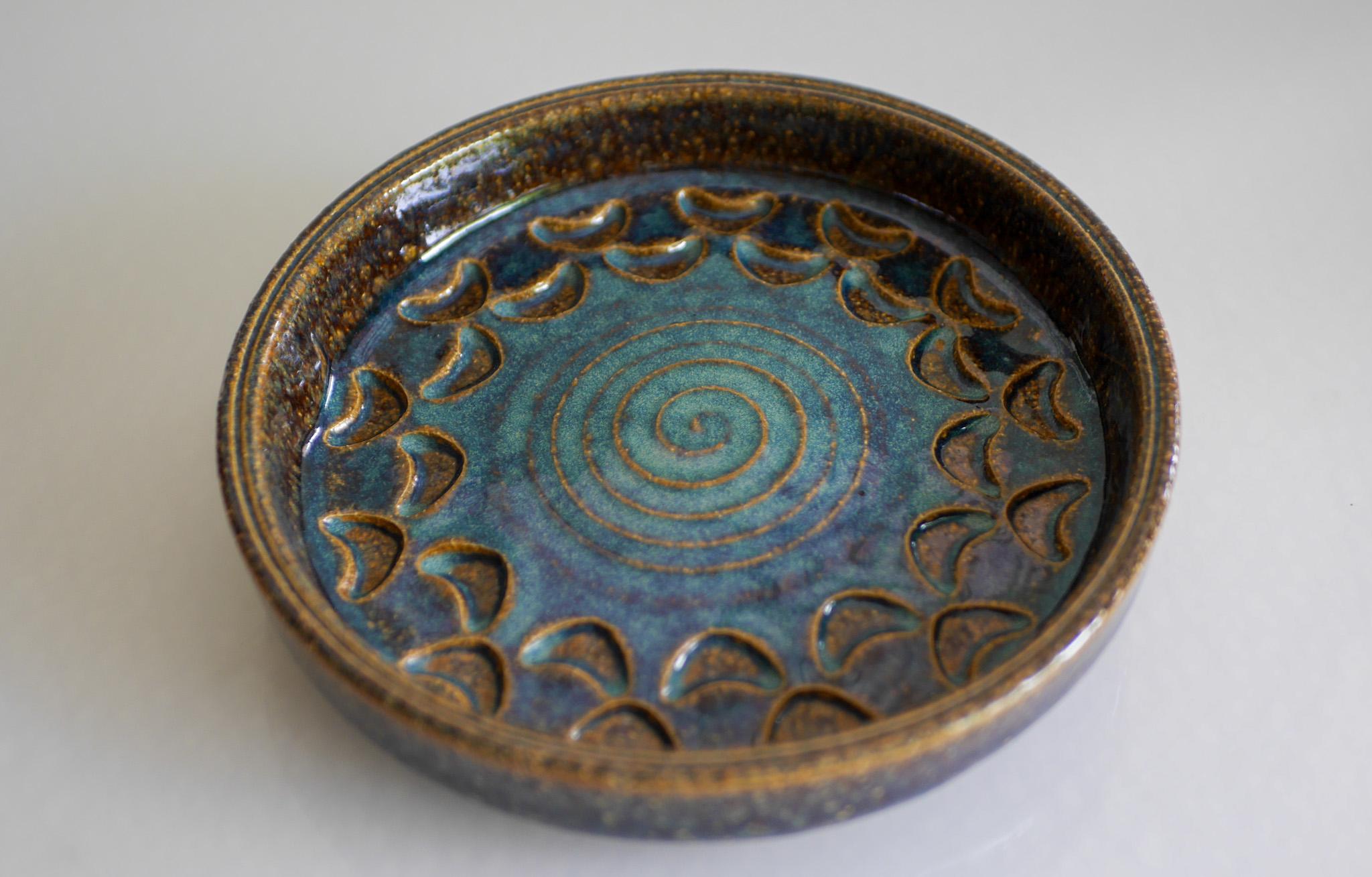 Danish Mid-Century Modern Pottery Plate or Vide-poche by Michael Andersen, 1960s For Sale 1