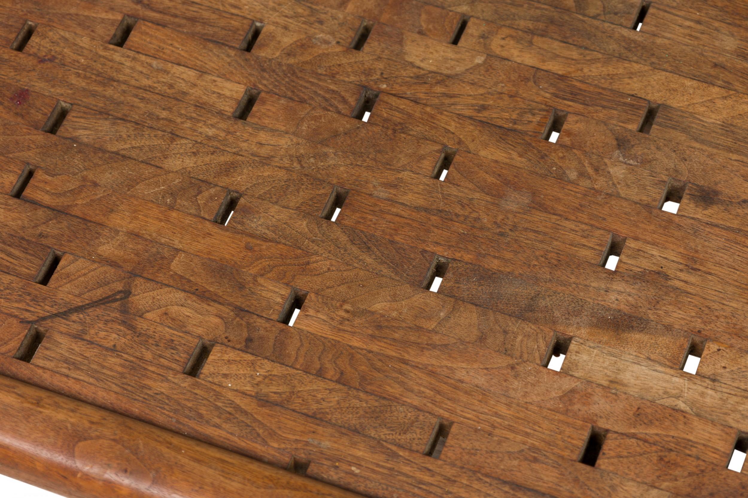 20ième siècle Table basse/table basse rectangulaire danoise moderne du milieu du siècle dernier en bois de rose incisé en vente